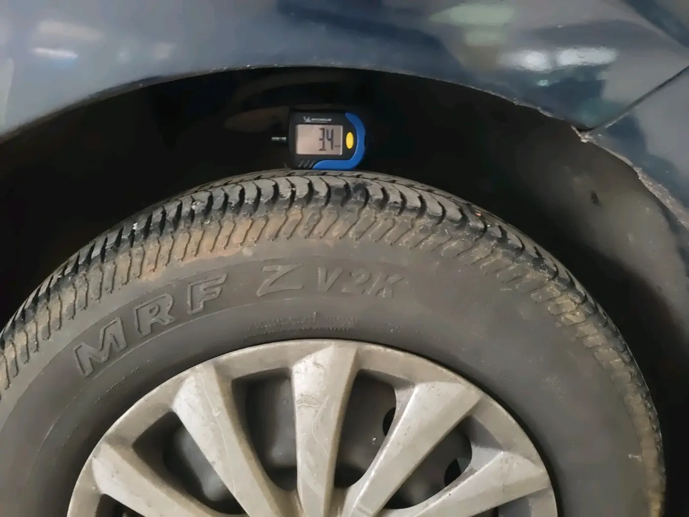 2017 Maruti Dzire VDI AMT, Diesel, Automatic, 1,04,097 km, tyre