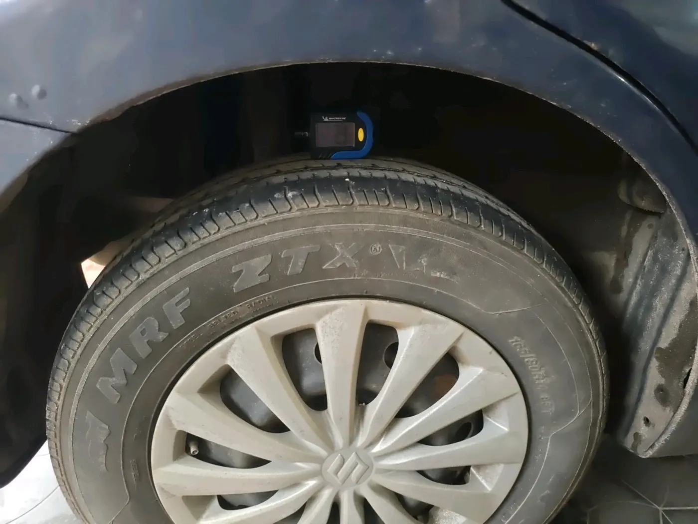 2017 Maruti Dzire VDI AMT, Diesel, Automatic, 1,04,097 km, tyre