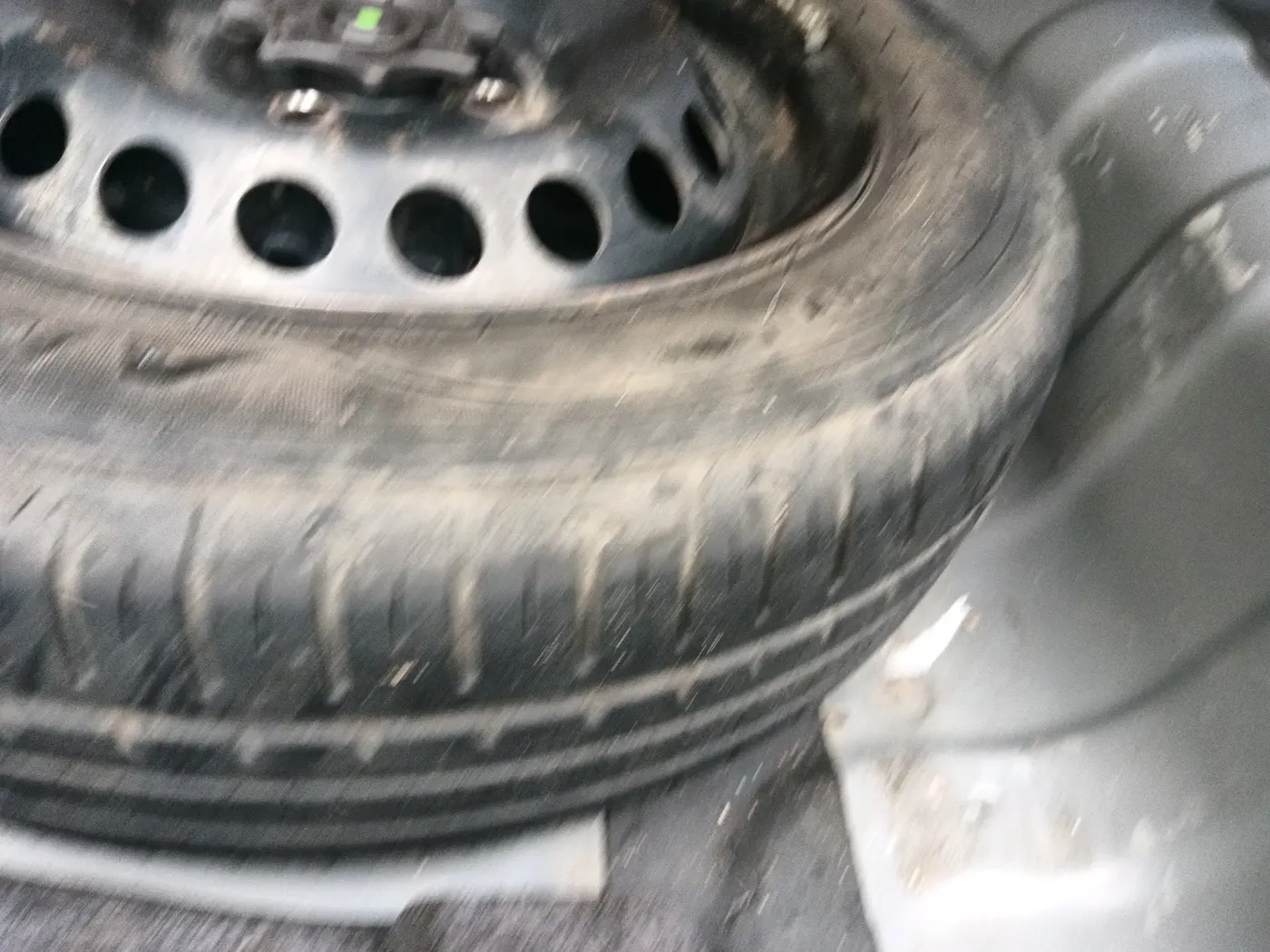 2015 Hyundai Xcent S 1.2, Petrol, Manual, 1,01,815 km, tyre