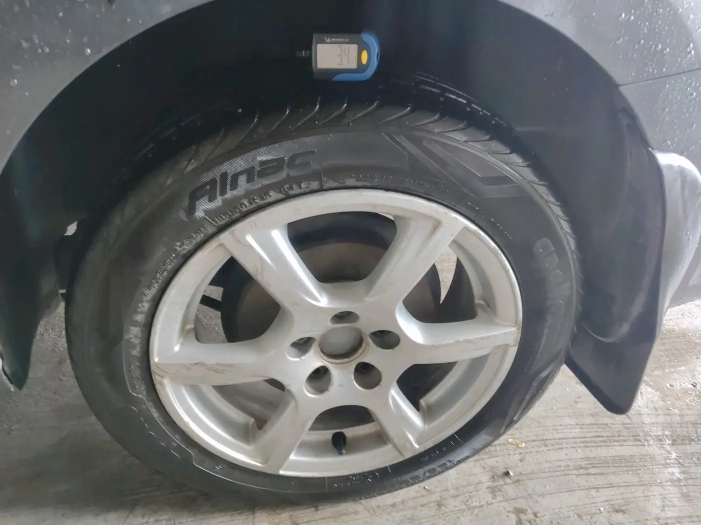 2013 Volkswagen Vento HIGHLINE PETROL AT, Petrol, Automatic, 96,231 km, tyre