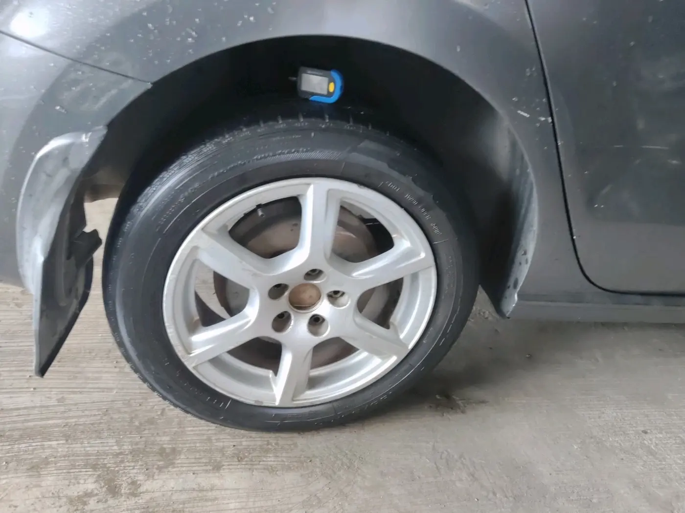2013 Volkswagen Vento HIGHLINE PETROL AT, Petrol, Automatic, 96,231 km, tyre