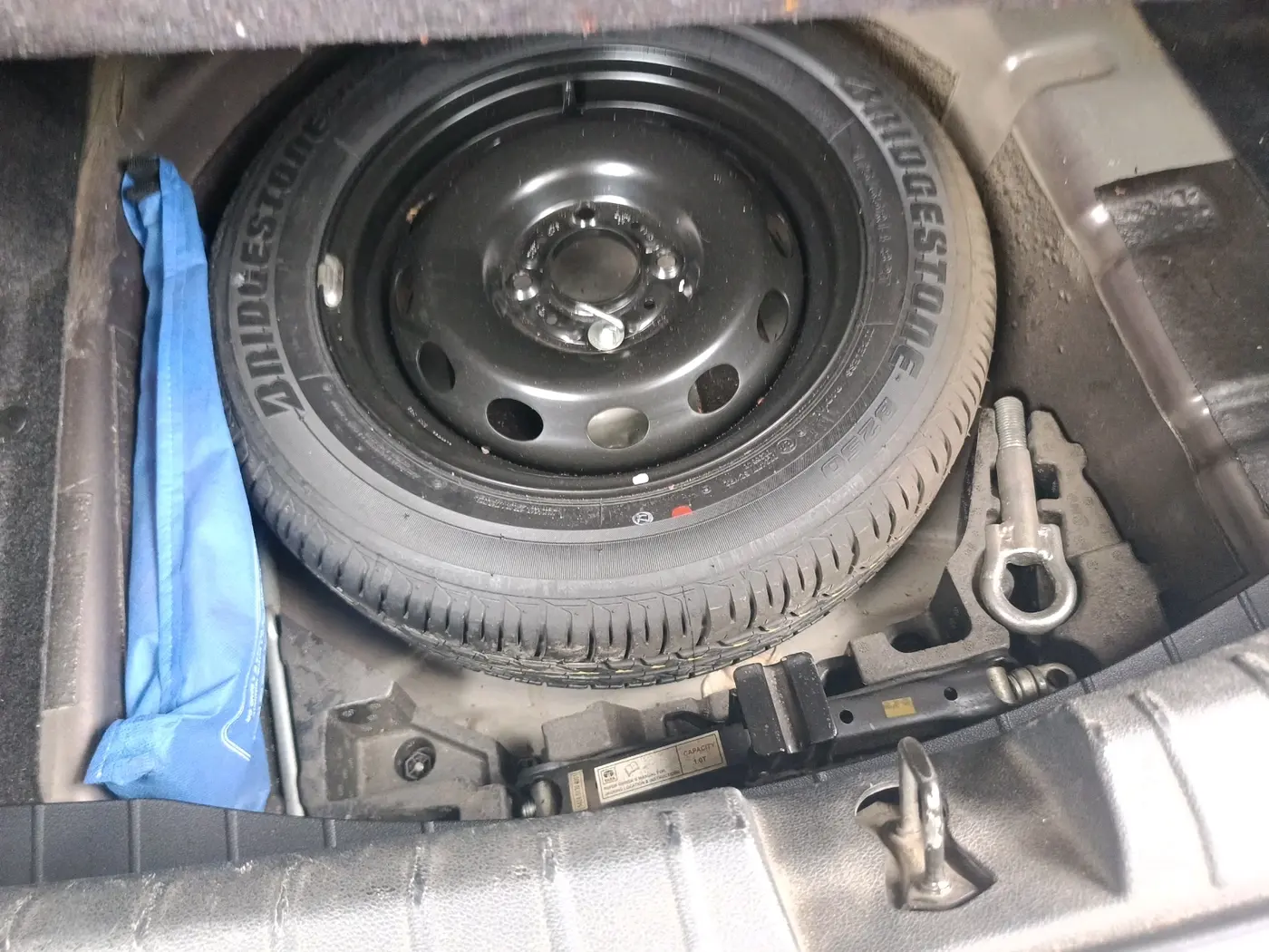 2018 Tata TIGOR XZ PETROL, Petrol, Manual, 70,962 km, tyre