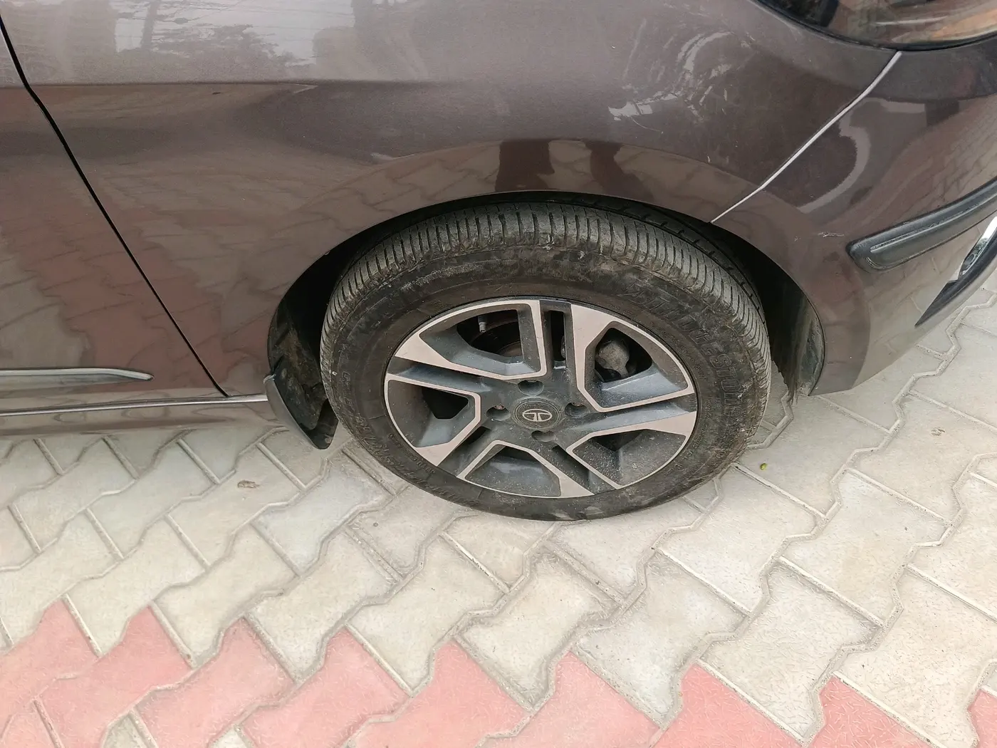 2018 Tata TIGOR XZ PETROL, Petrol, Manual, 70,962 km, tyre