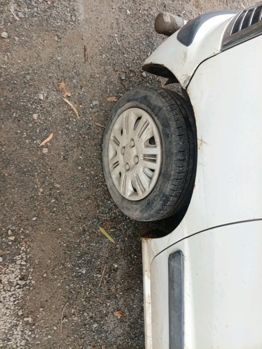 2012 Hyundai Santro Xing GLS, CNG, Manual, 1,04,233 km, tyre