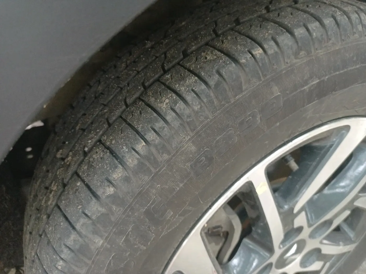 2023 Mahindra XUV300 W6 1.5 Diesel, Diesel, Manual, 36,163 km, tyre