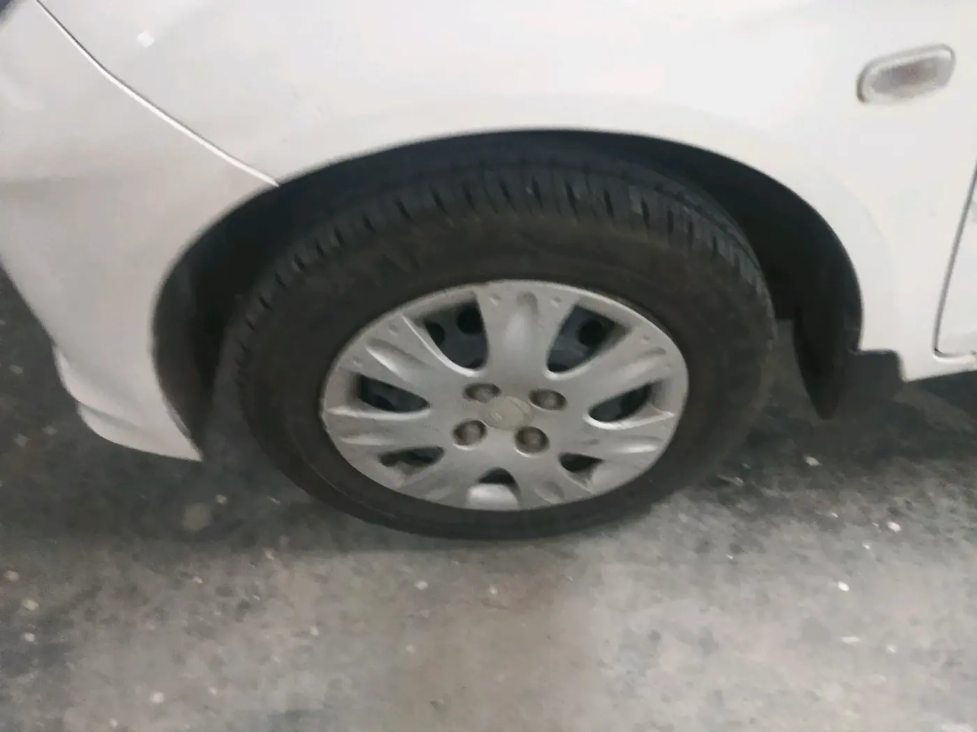 2013 Honda Brio S MT, Petrol, Manual, 43,449 km, tyre