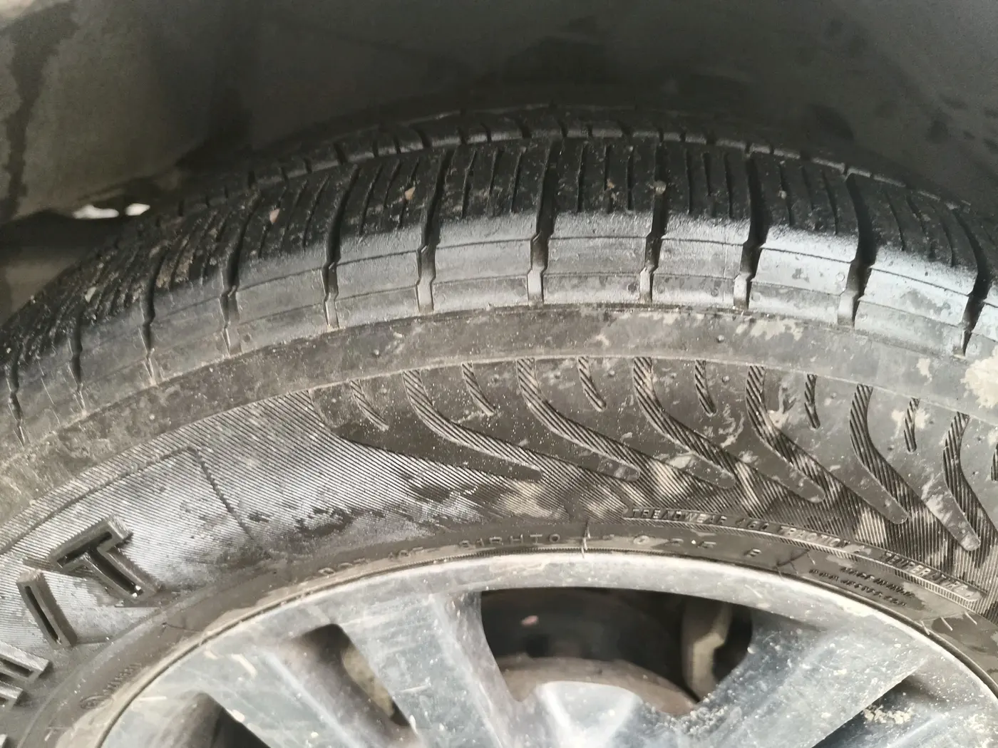 2019 Tata Hexa XT 4X2 7 STR, Diesel, Manual, 1,62,433 km, tyre