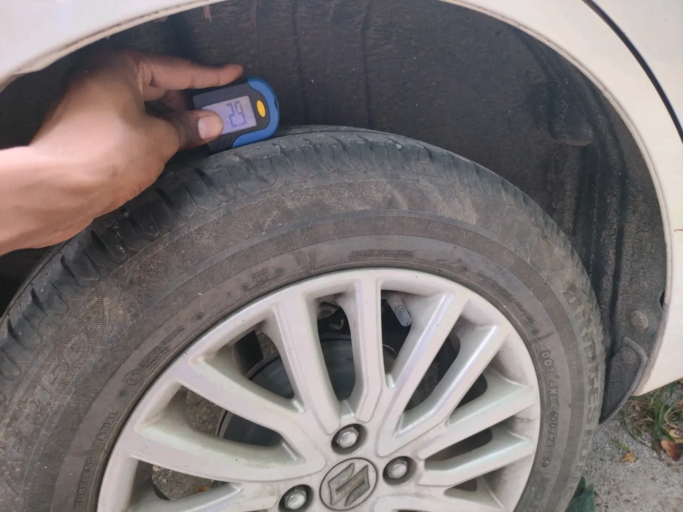 2018 Maruti Dzire ZXI, Petrol, Manual, 34,200 km, tyre