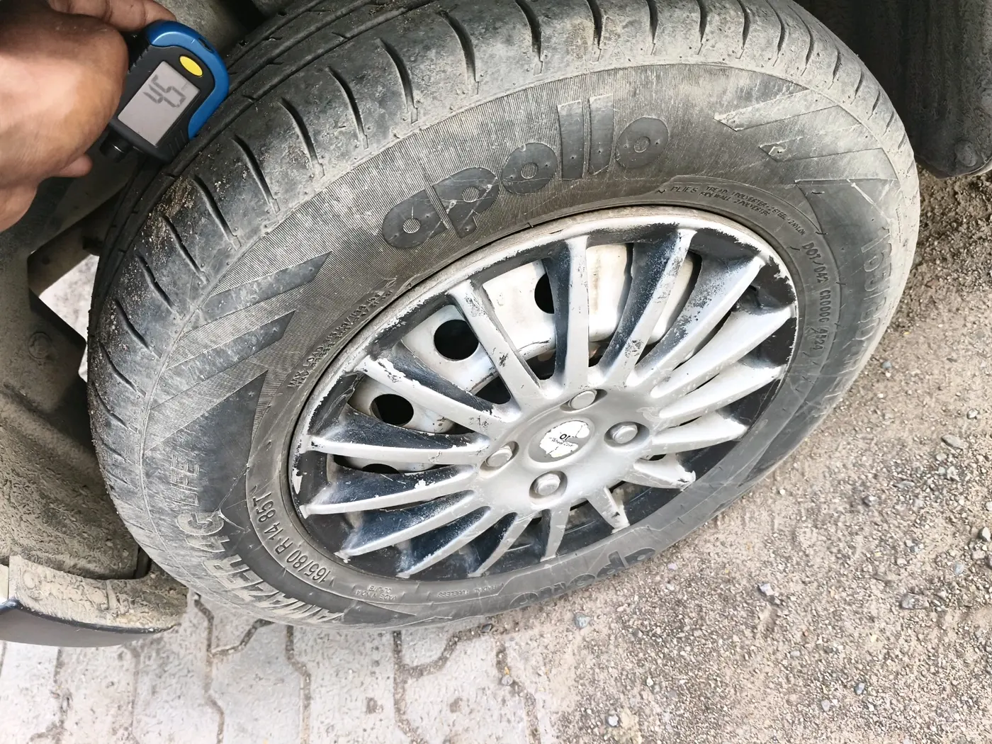 2022 Maruti Swift Dzire TOUR S-CNG (O), CNG, Manual, 61,777 km, tyre
