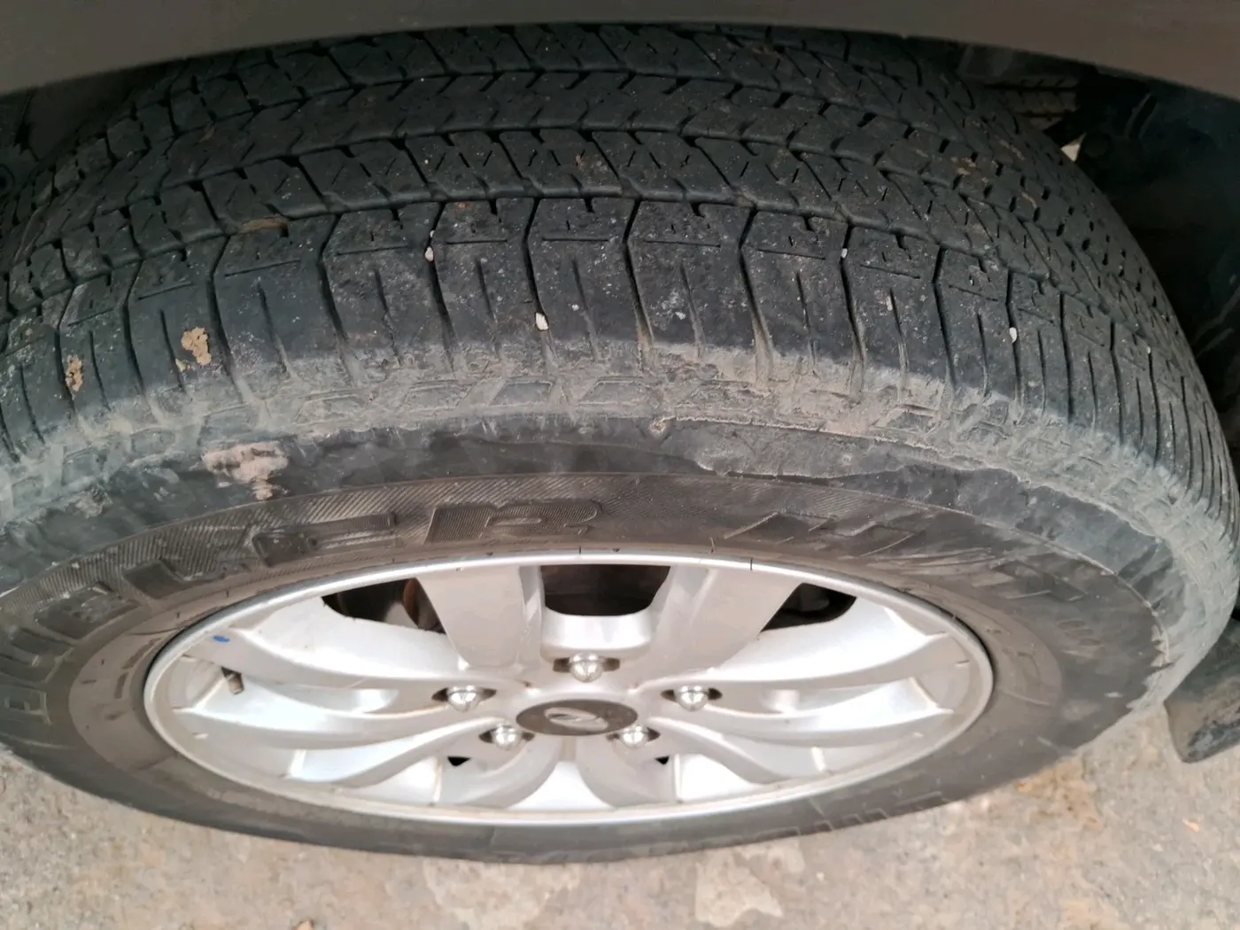2017 Mahindra XUV500 W6 1.99, Diesel, Manual, 79,537 km, tyre