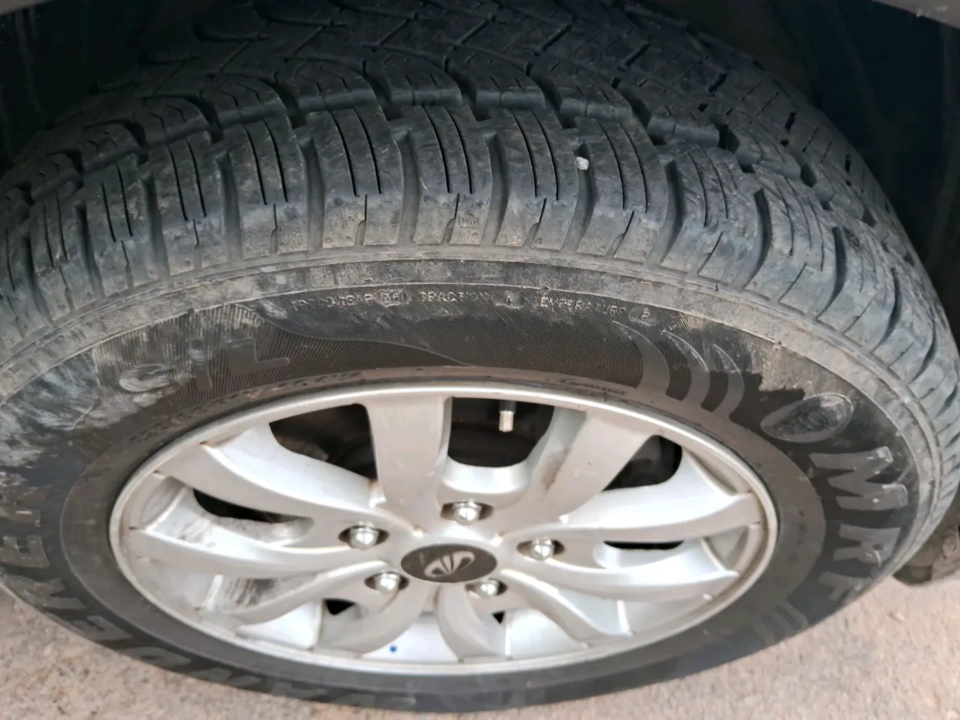 2017 Mahindra XUV500 W6 1.99, Diesel, Manual, 79,537 km, tyre