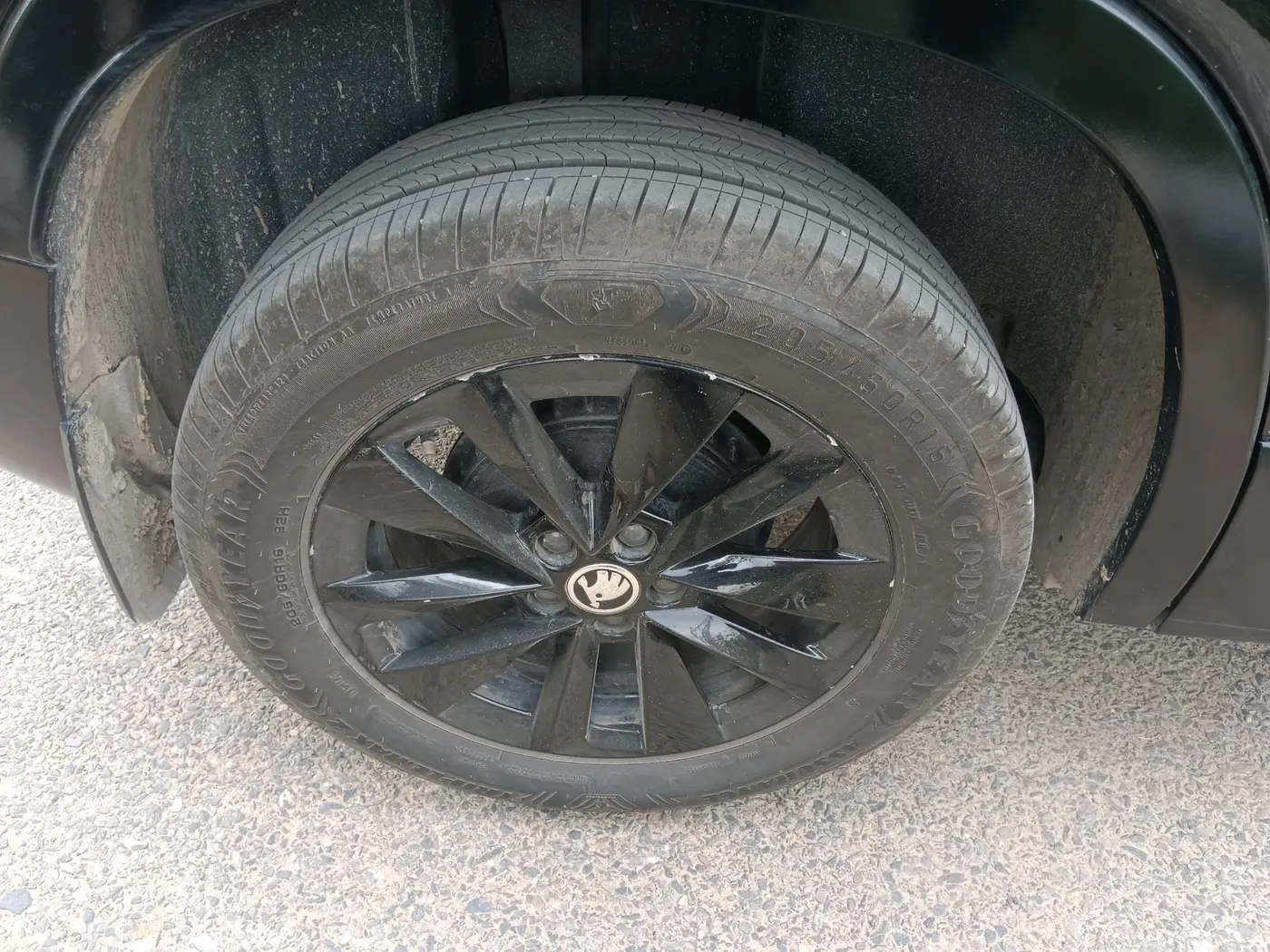 2025 Skoda Kylaq Signature Plus AT, Petrol, Automatic, 15,543 km, tyre