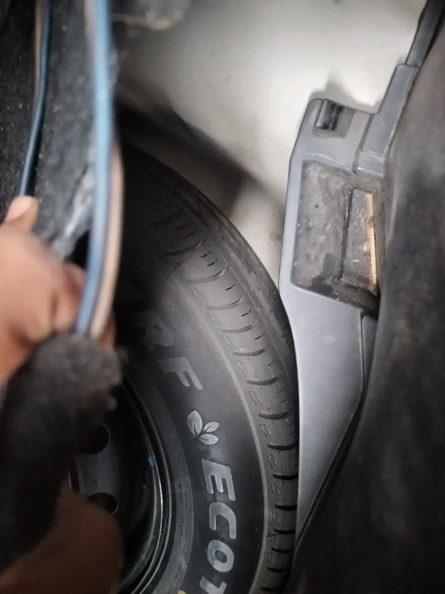 2024 Maruti Swift VXi, Petrol, Manual, 22,891 km, tyre