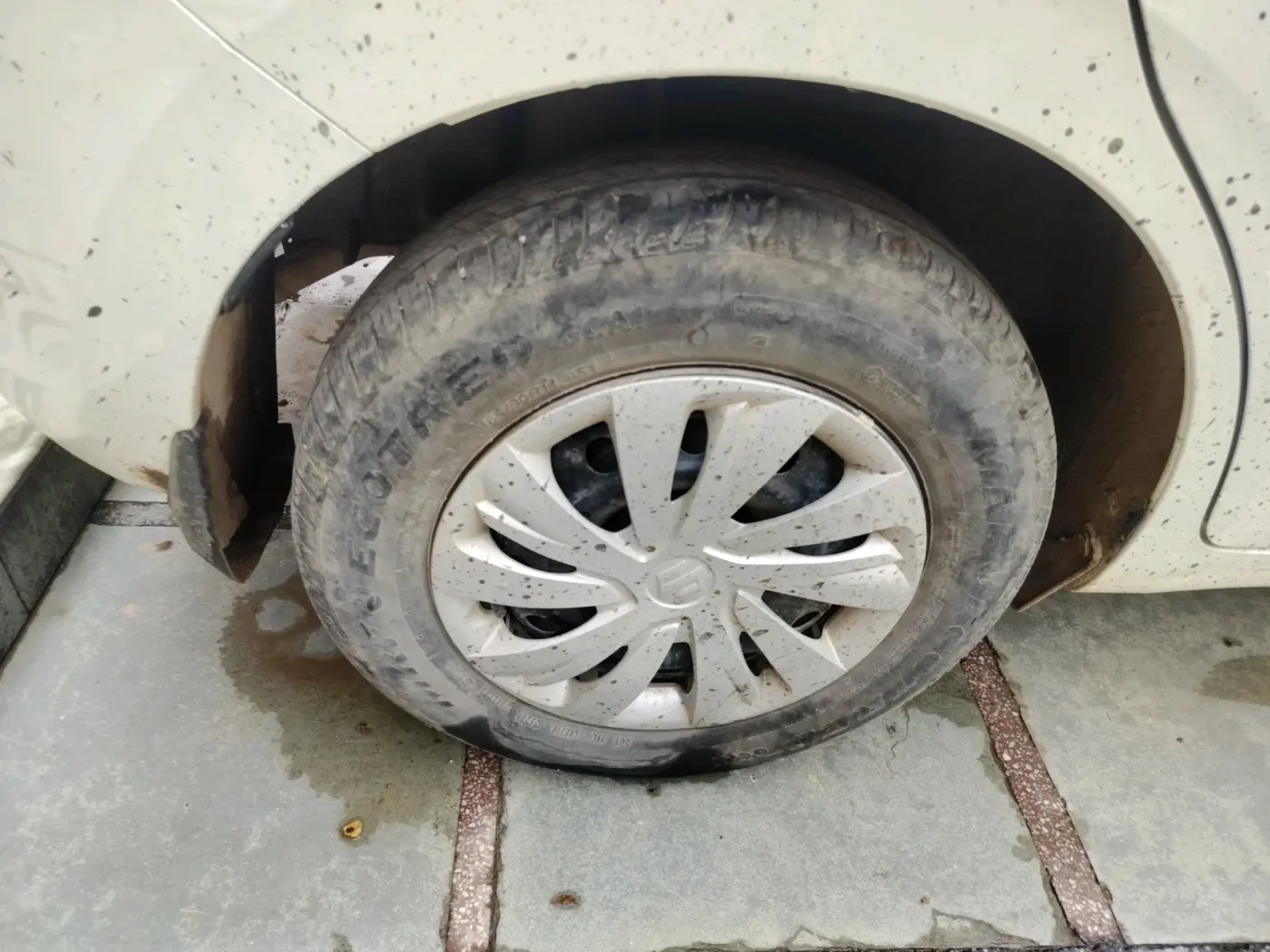 2024 Maruti Swift VXi, Petrol, Manual, 22,891 km, tyre