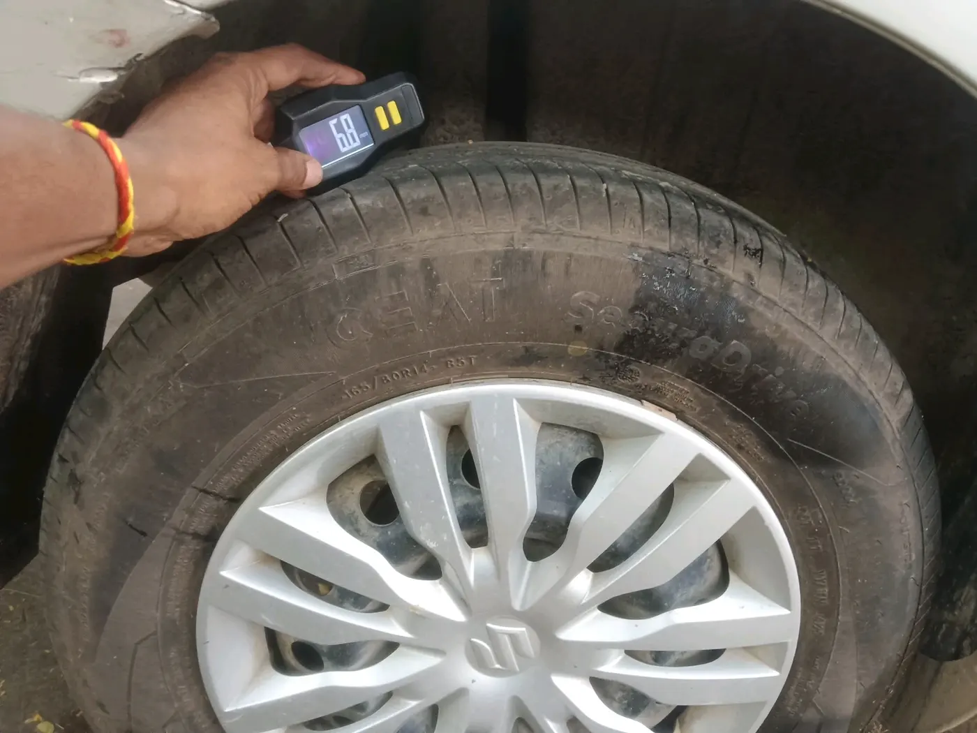 2017 Maruti Dzire VXI AMT, Petrol, Automatic, 83,320 km, tyre