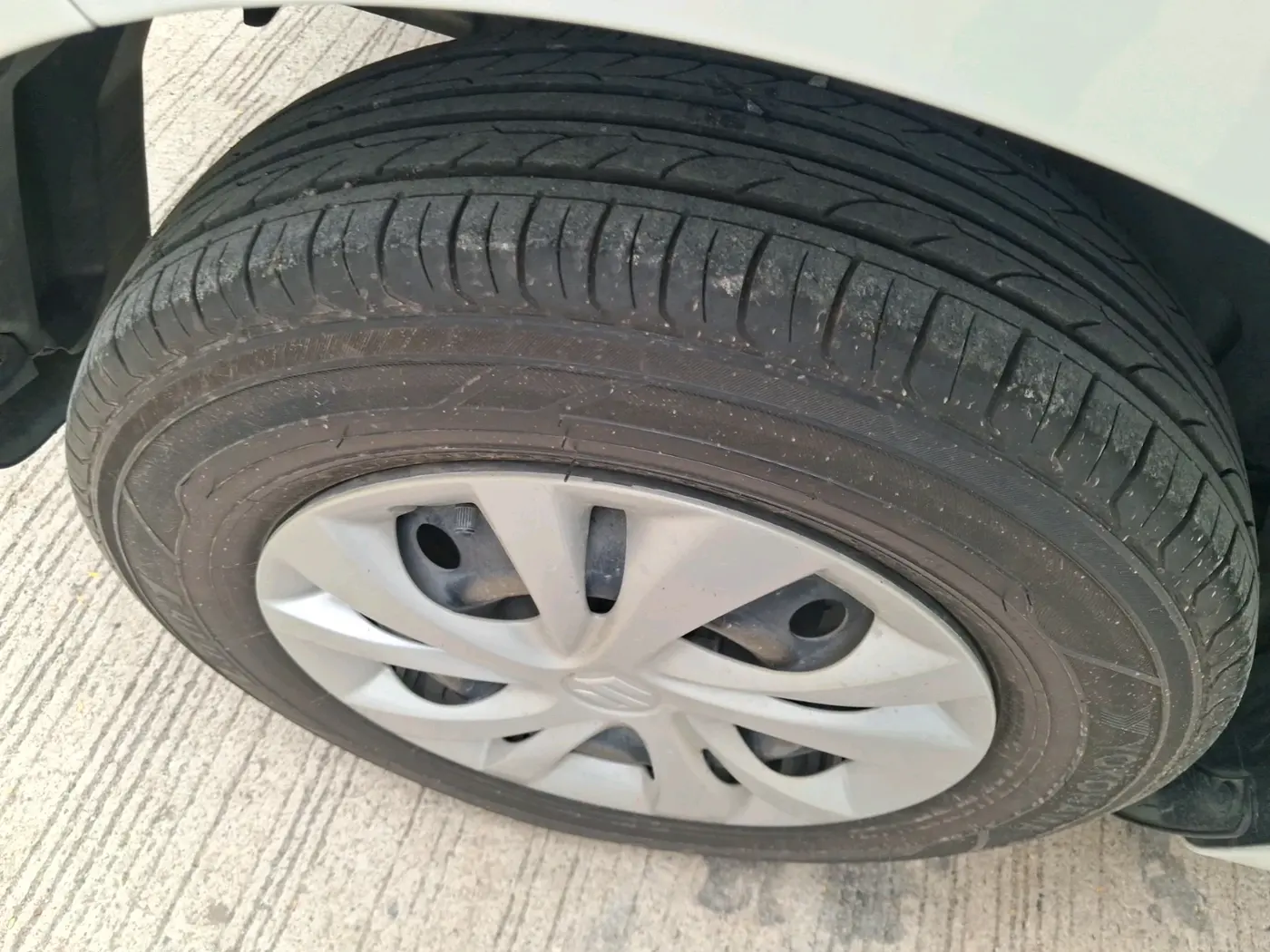 2019 Maruti Swift VXI, Petrol, Manual, 58,279 km, tyre
