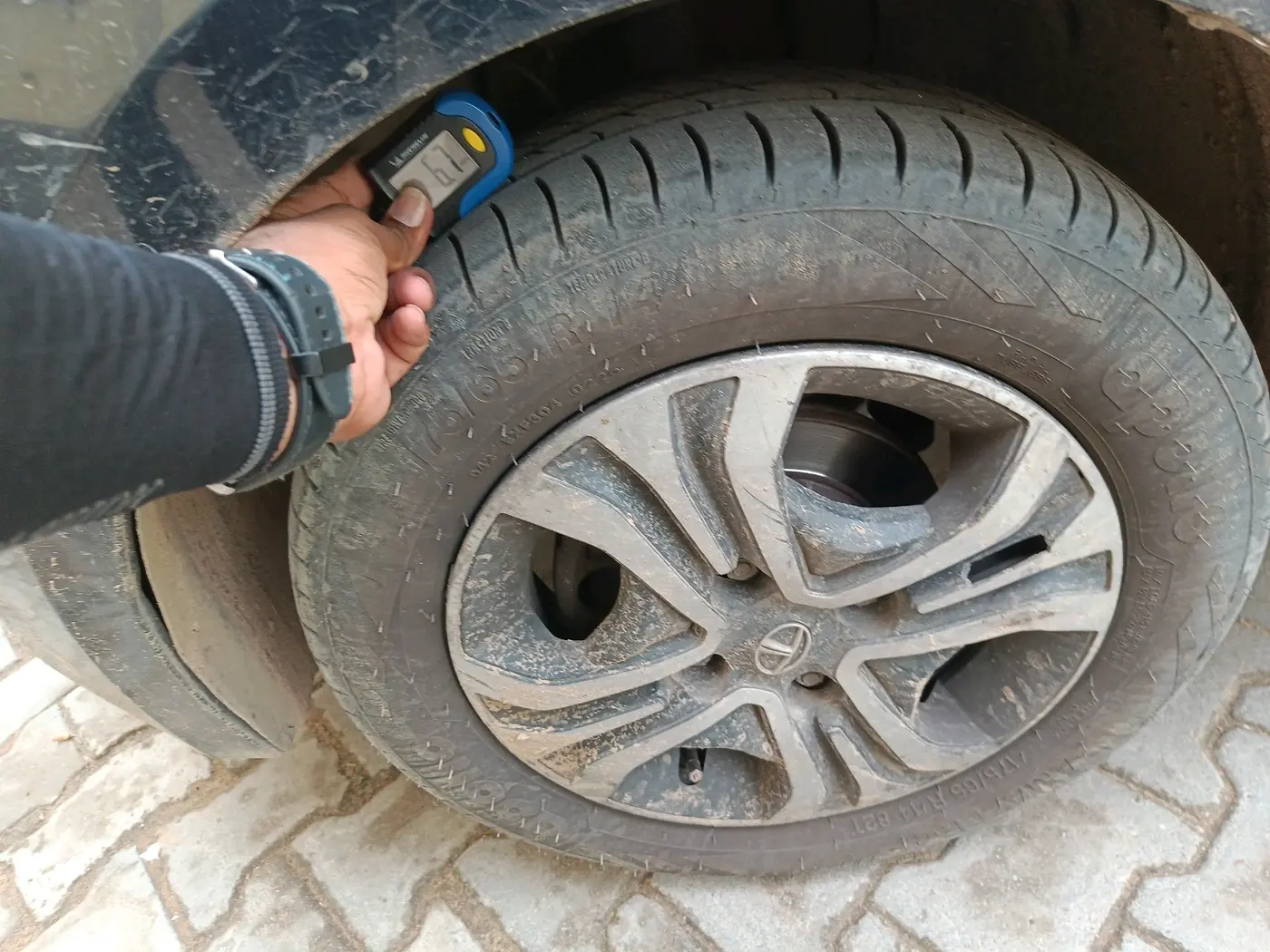 2022 Tata Tiago XT CNG, CNG, Manual, 1,27,854 km, tyre