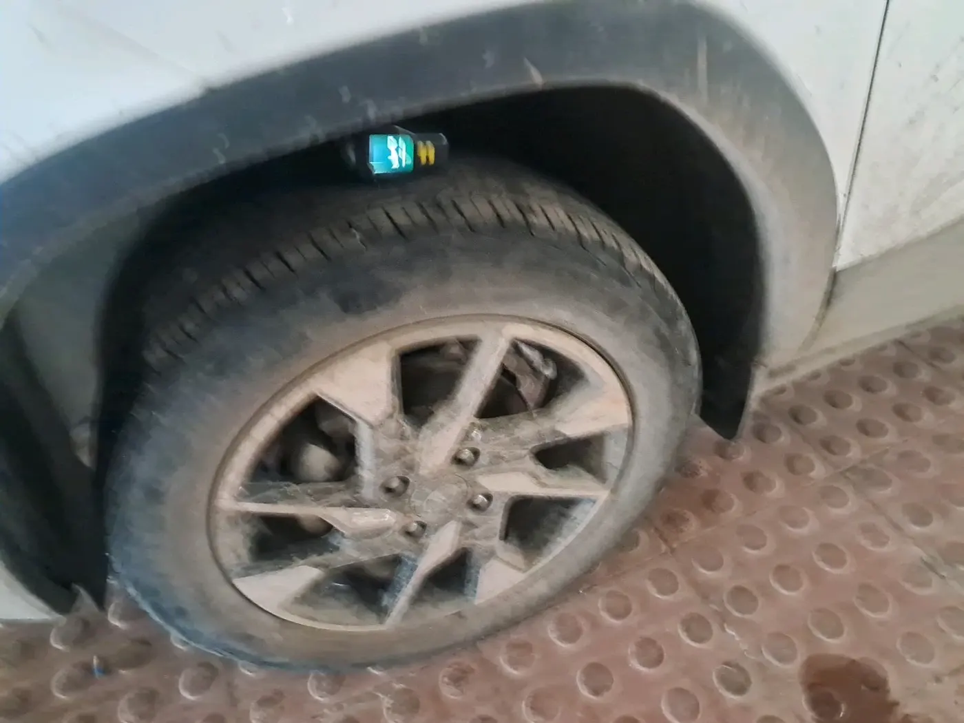2024 Tata PUNCH ACCOMPLISHED DAZZLE SUNROOF CNG MT, CNG, Manual, 11,482 km, tyre