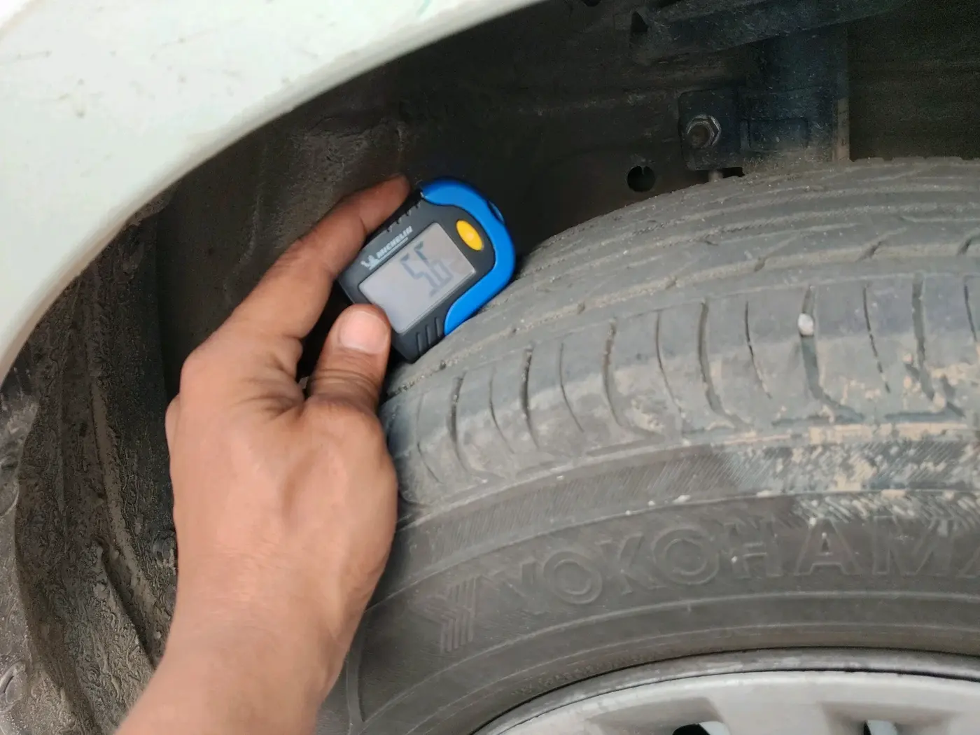 2016 Maruti Swift LXI, CNG, Manual, 90,480 km, tyre