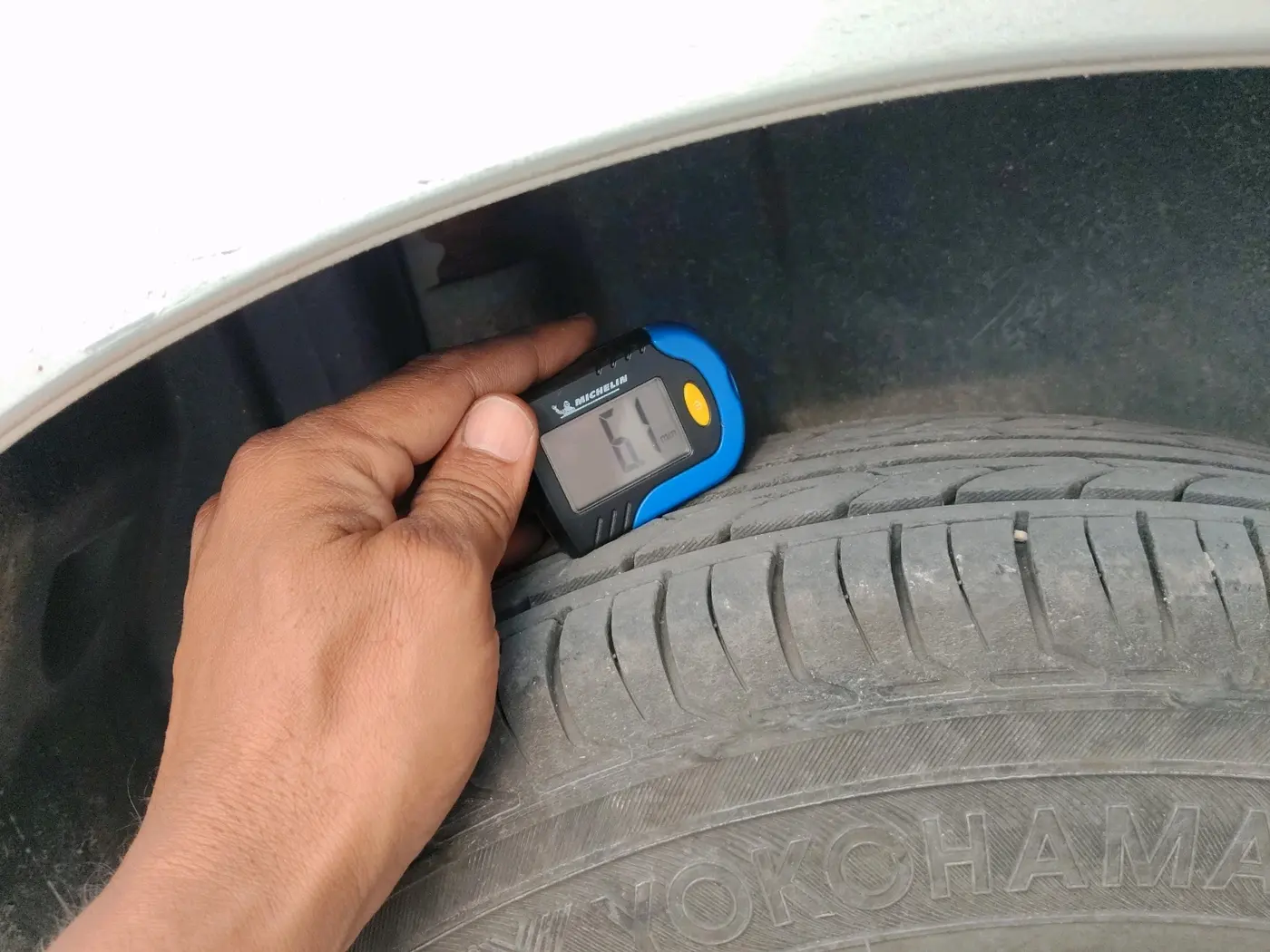 2016 Maruti Swift LXI, CNG, Manual, 90,480 km, tyre
