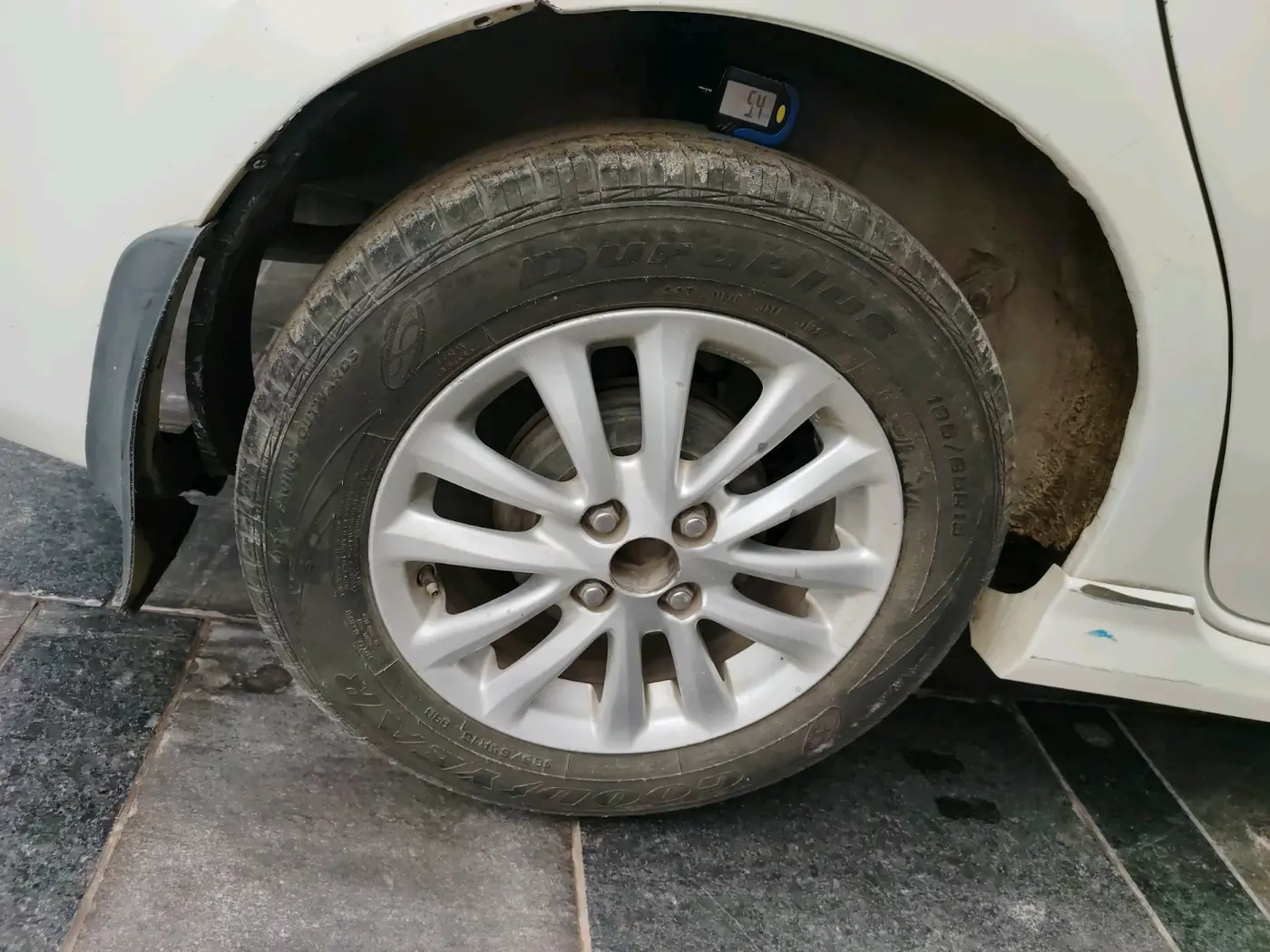 2011 Toyota Etios VX-D, Diesel, Manual, 1,60,041 km, tyre