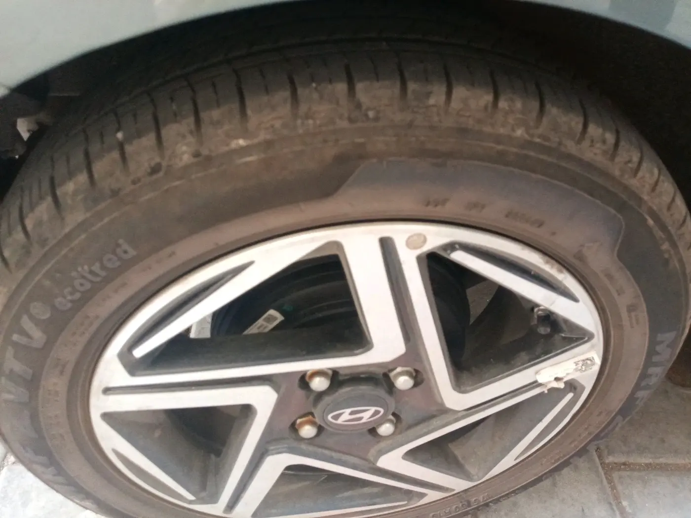 2024 Hyundai GRAND I10 NIOS ASTA AMT 1.2 KAPPA VTVT, Petrol, Automatic, 9,585 km, tyre