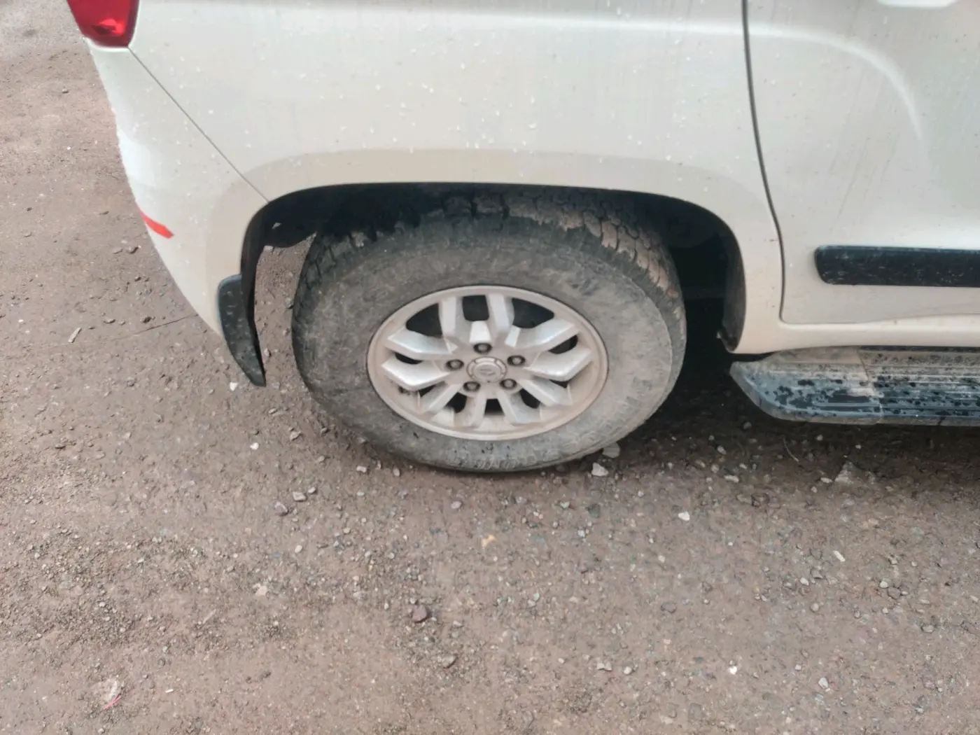 2017 Mahindra TUV300 T8, Diesel, Manual, 1,38,707 km, tyre