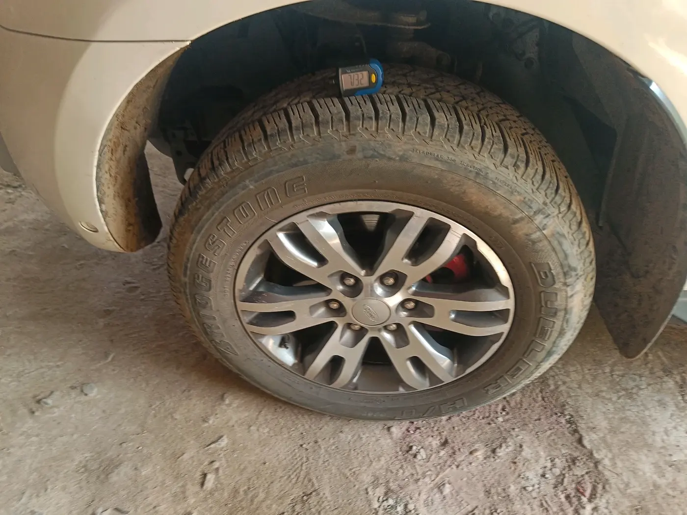 2018 Ford Endeavour TITANIUM 3.2 4X4 AT, Diesel, Automatic, 1,35,849 km, tyre