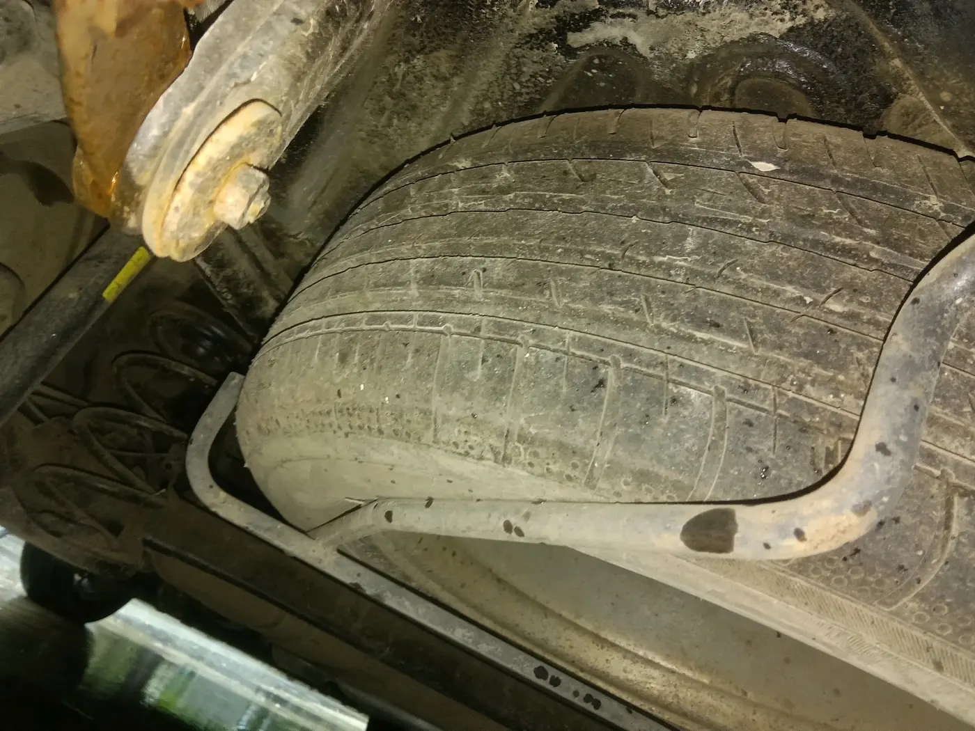 2015 Maruti Ertiga ZXI, Petrol, Manual, 1,11,000 km, tyre