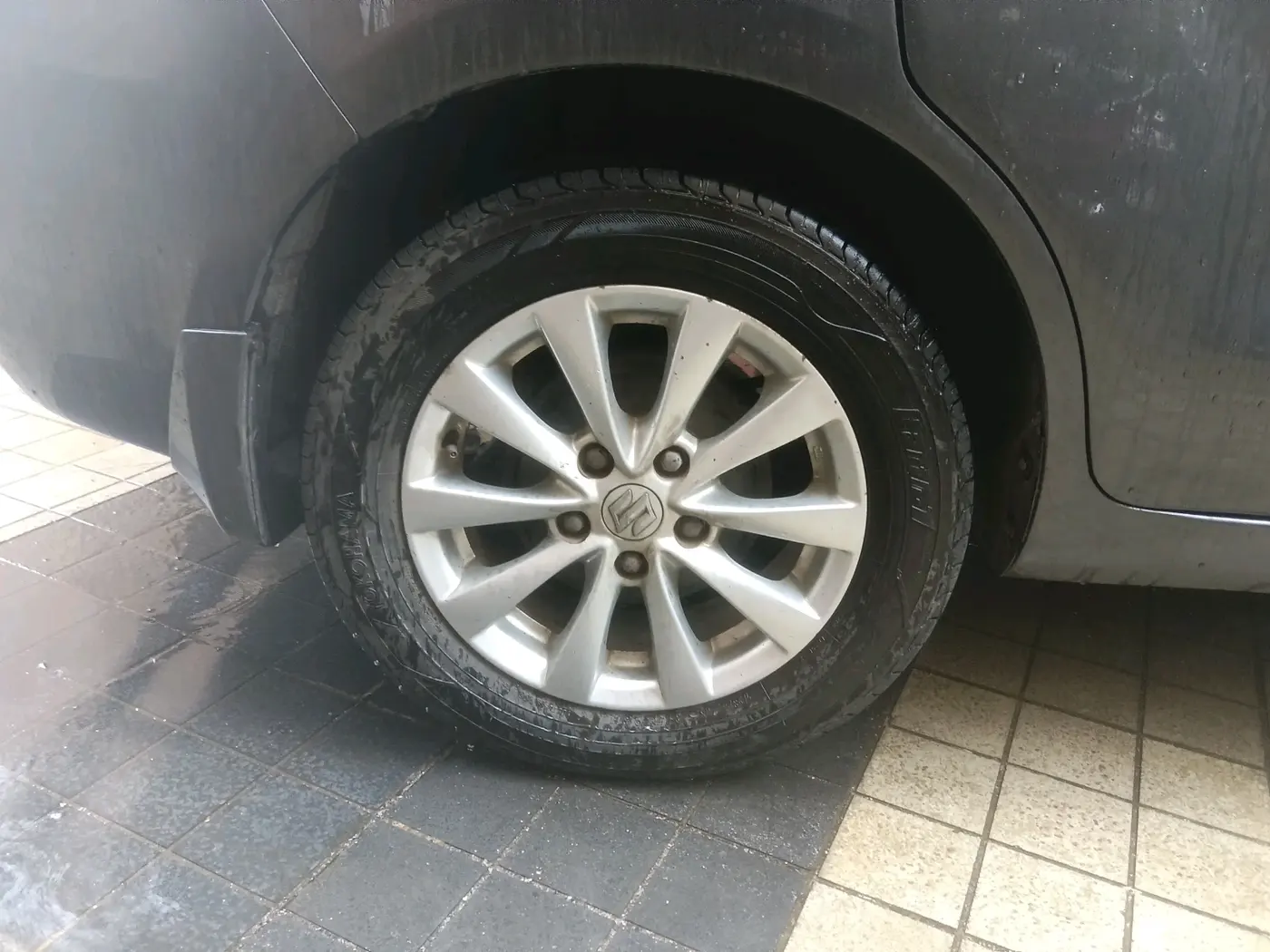 2015 Maruti Ertiga ZXI, Petrol, Manual, 1,11,000 km, tyre