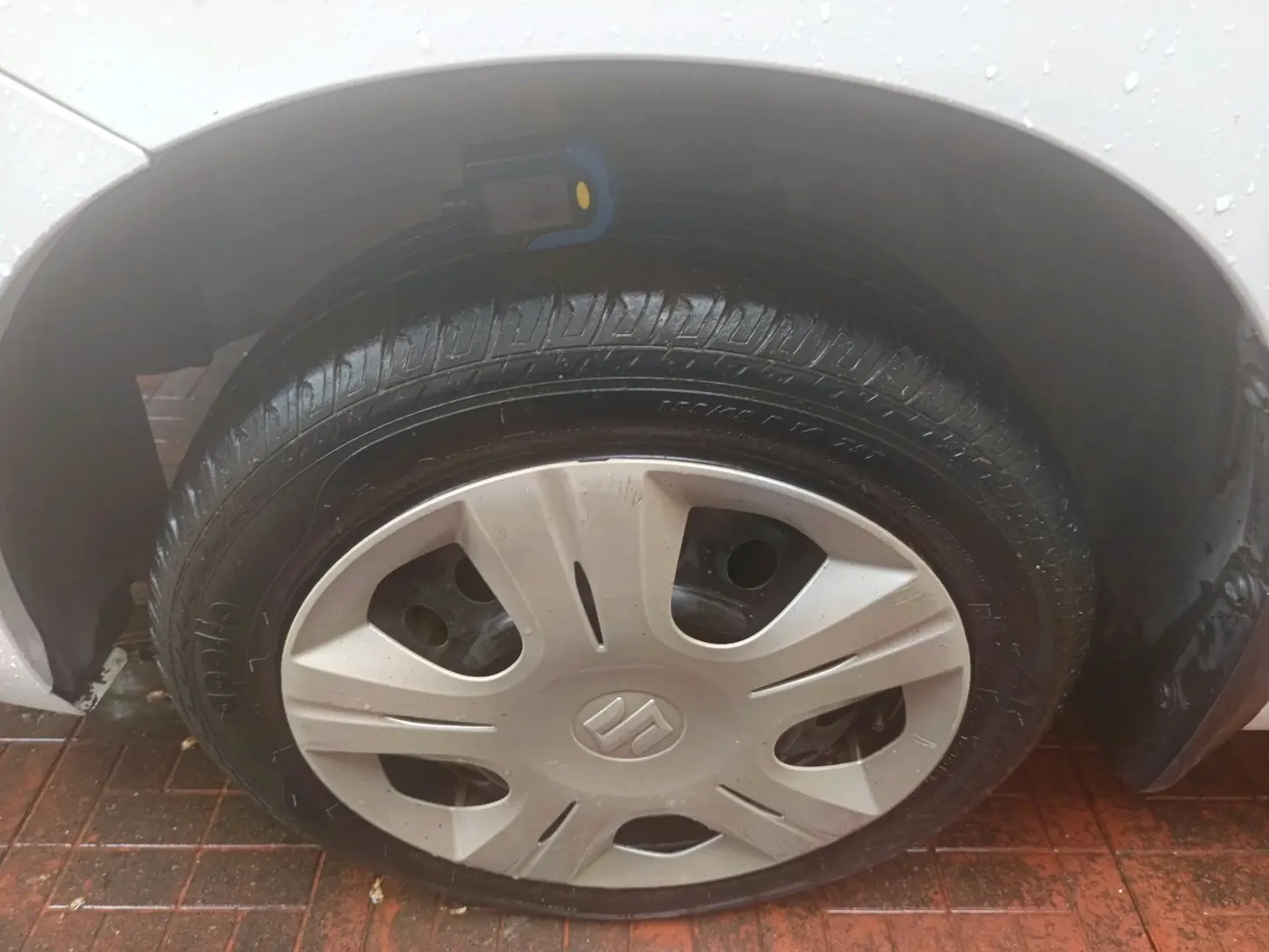 2015 Maruti Wagon R 1.0 VXI AMT, Petrol, Automatic, 43,848 km, tyre