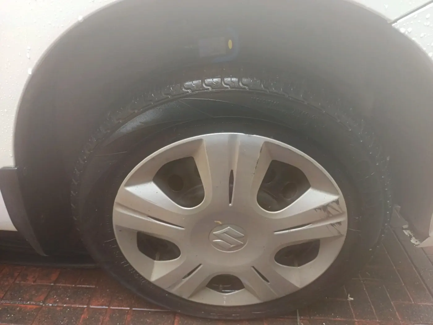2015 Maruti Wagon R 1.0 VXI AMT, Petrol, Automatic, 43,848 km, tyre