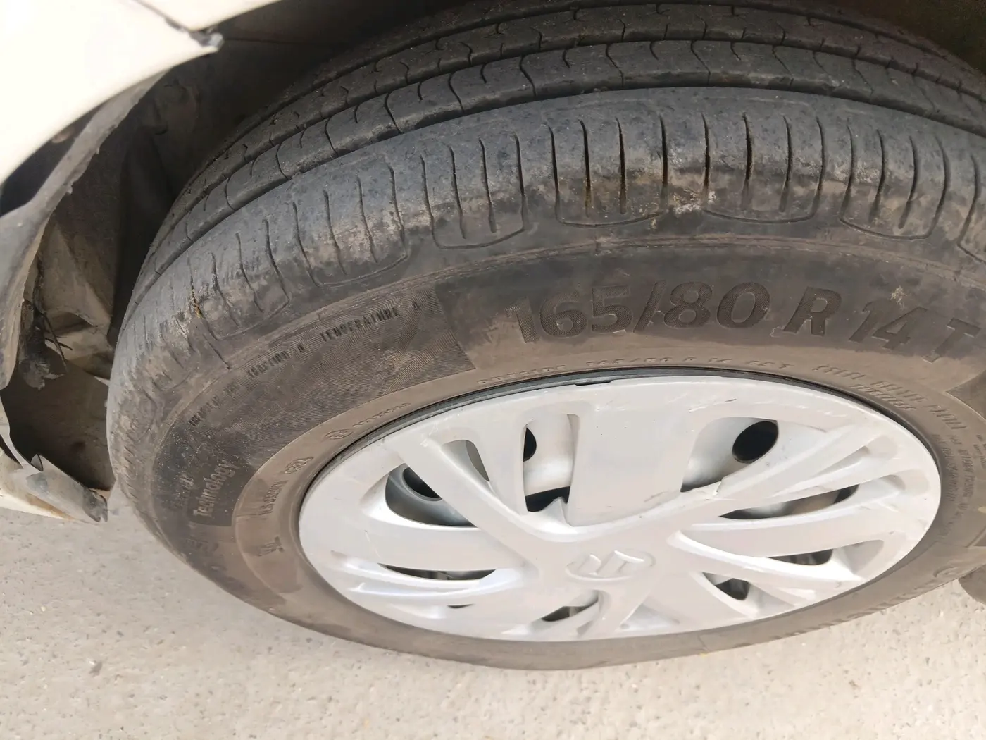 2016 Maruti Swift Dzire LDI, Diesel, Manual, 66,137 km, tyre