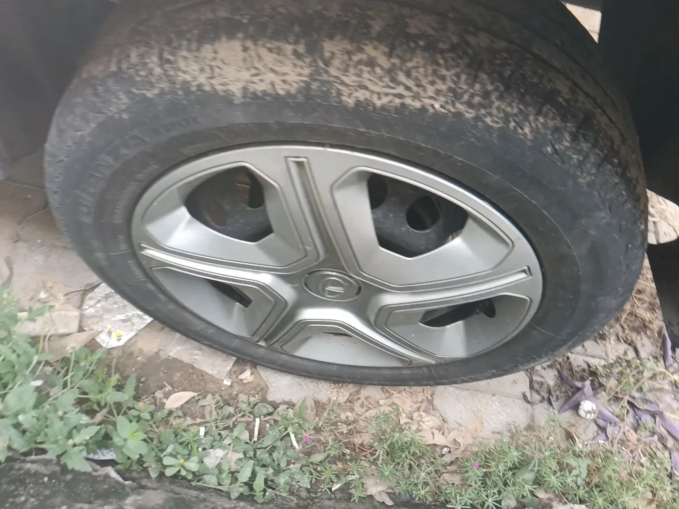2021 Tata NEXON XM PETROL, Petrol, Manual, 52,708 km, tyre