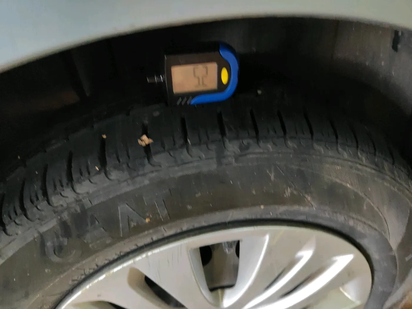 2015 Maruti Ertiga VXI CNG, CNG, Manual, 1,05,971 km, tyre
