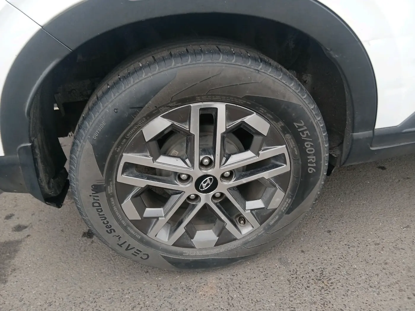 2023 Hyundai VENUE SX 1.5 CRDI, Diesel, Manual, 44,895 km, tyre