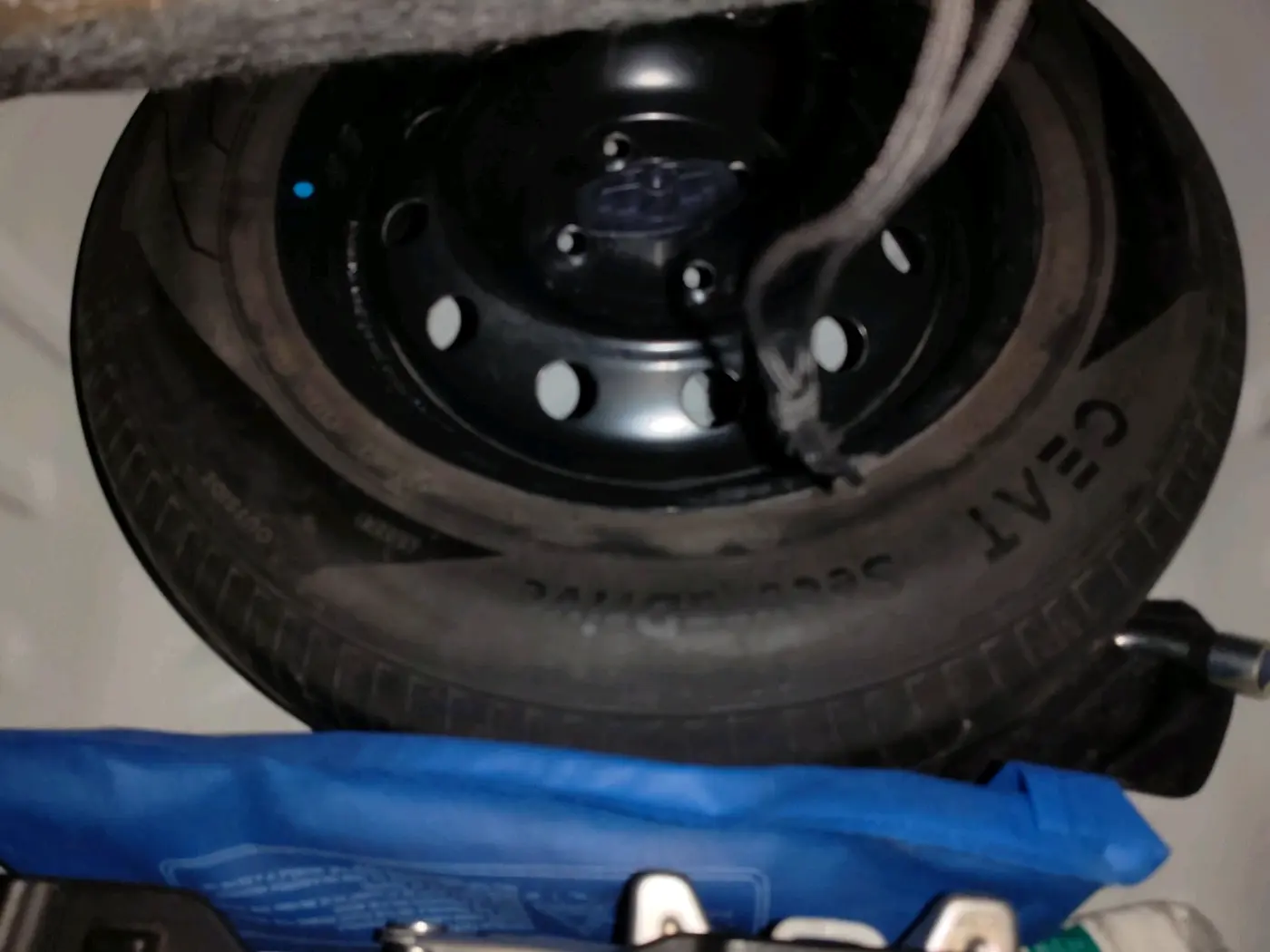 2024 Maruti Dzire VXI, Petrol, Manual, 16,850 km, tyre
