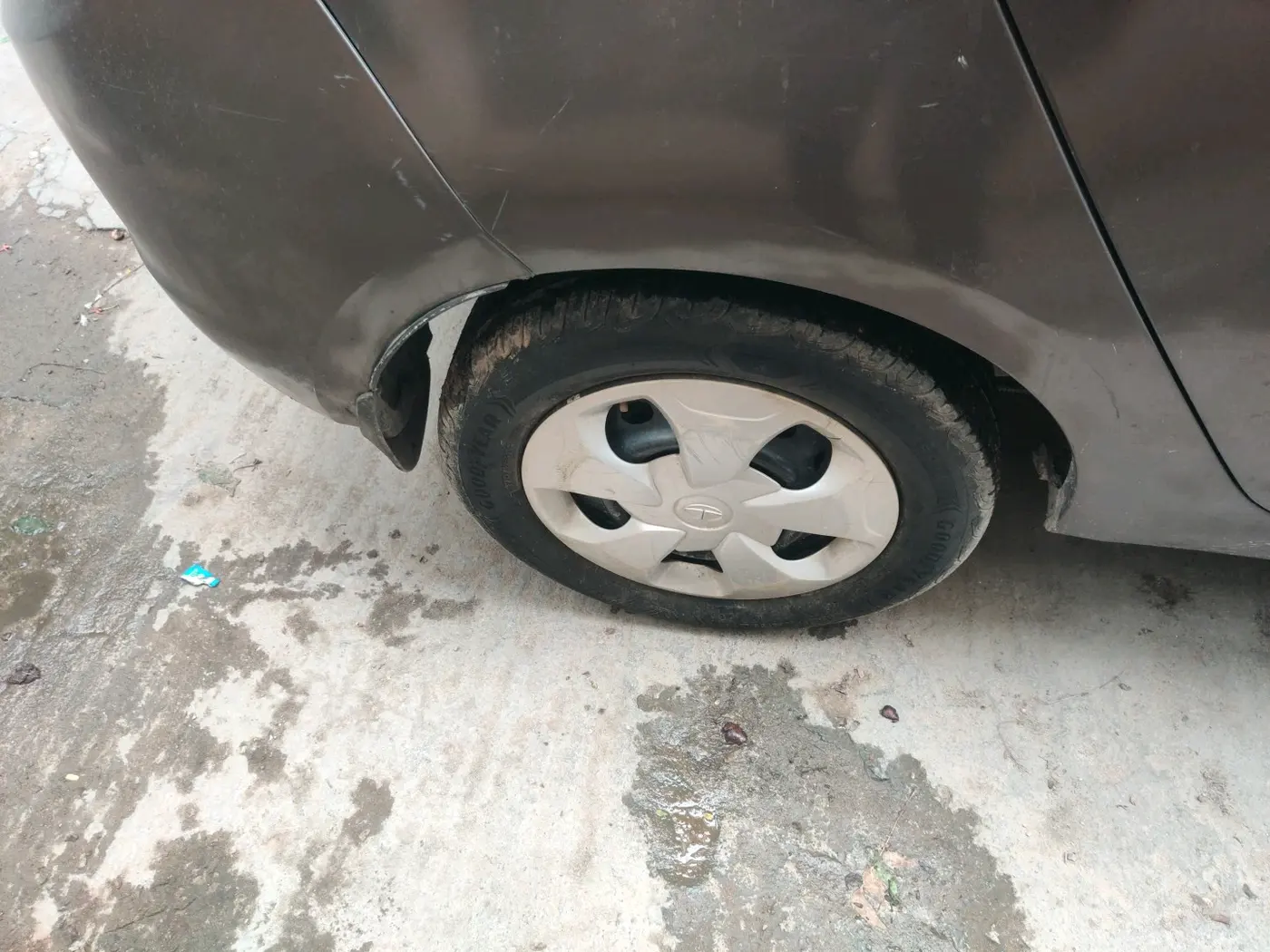 2017 Tata TIGOR XM PETROL, Petrol, Manual, 69,804 km, tyre