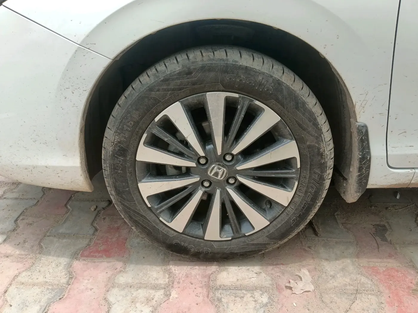 2024 Honda City 1.5L I-VTEC ZX CVT, Petrol, Automatic, 17,016 km, tyre