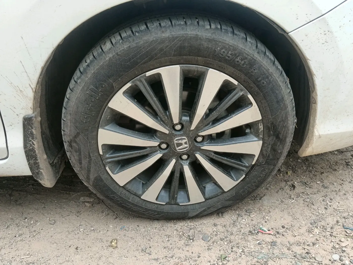2024 Honda City 1.5L I-VTEC ZX CVT, Petrol, Automatic, 17,016 km, tyre