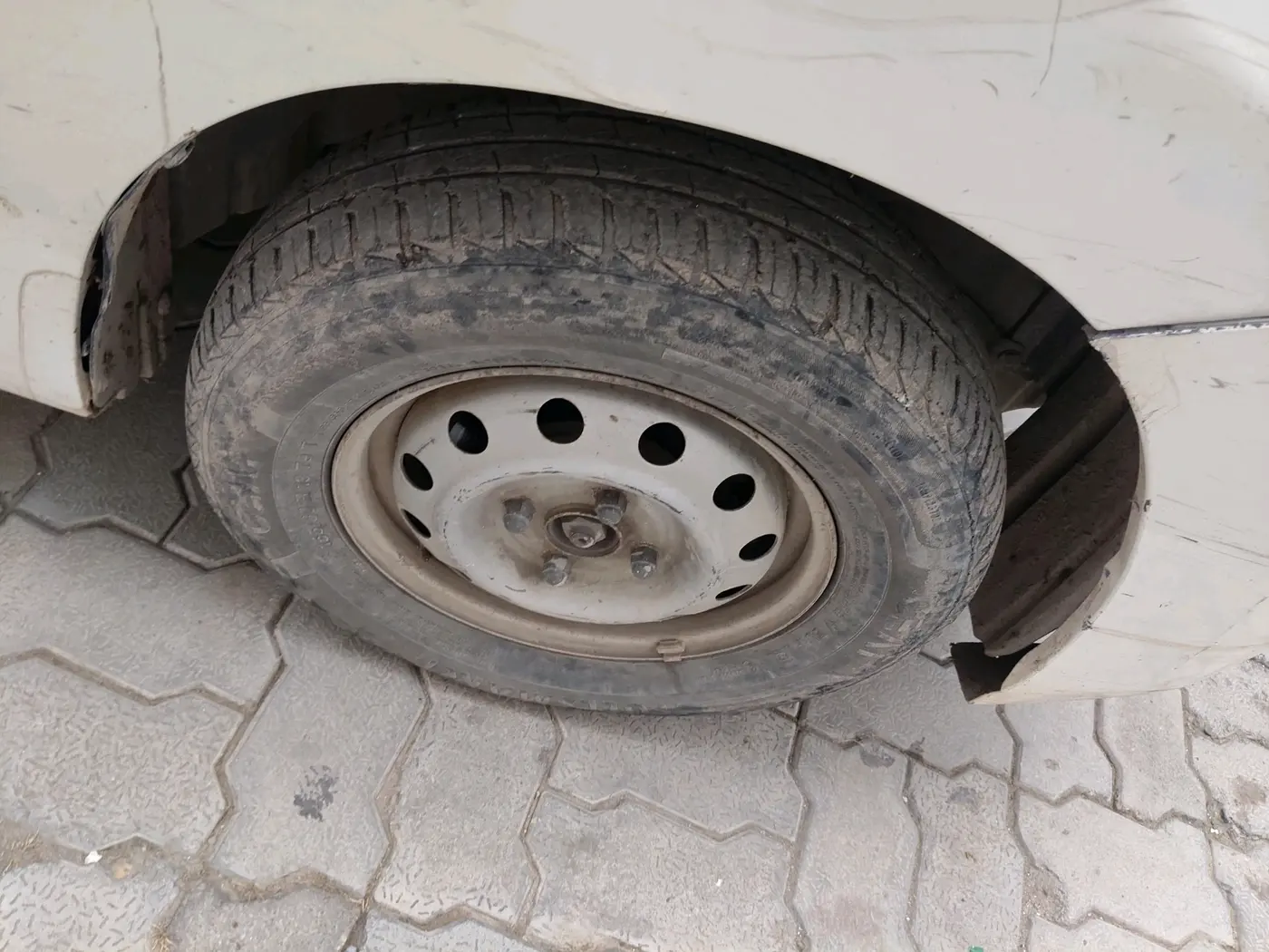 2014 Maruti Wagon R 1.0 LXI, CNG, Manual, 96,237 km, tyre