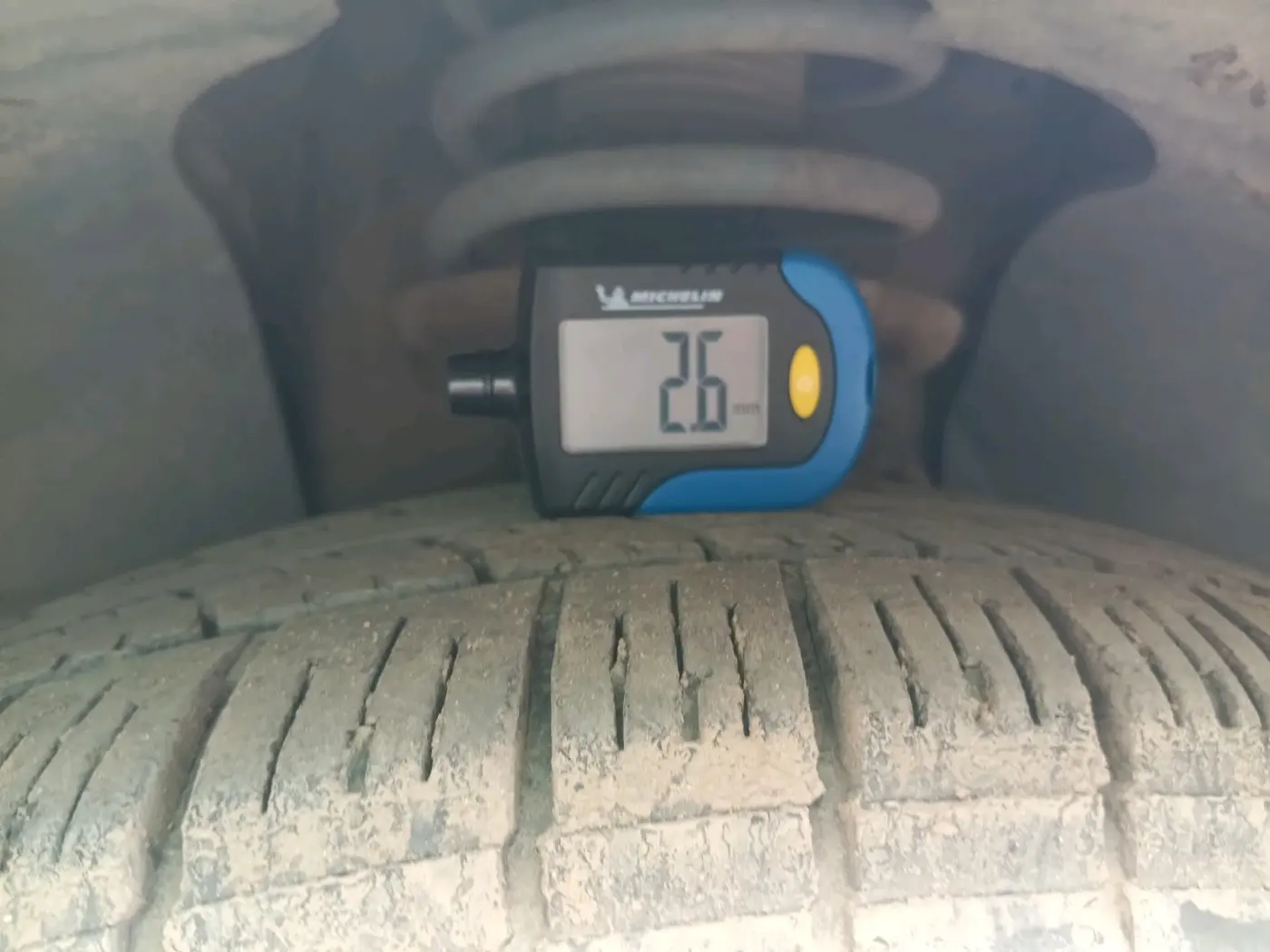 2018 Mahindra XUV500 W7 AT, Diesel, Automatic, 1,23,625 km, tyre
