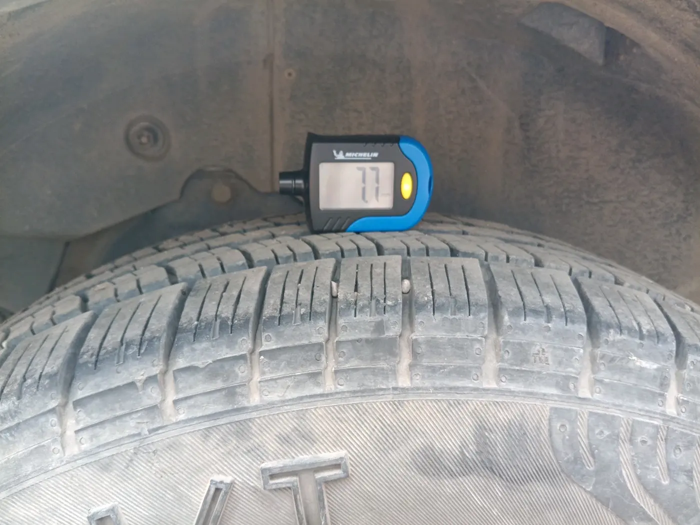 2018 Mahindra XUV500 W7 AT, Diesel, Automatic, 1,23,625 km, tyre
