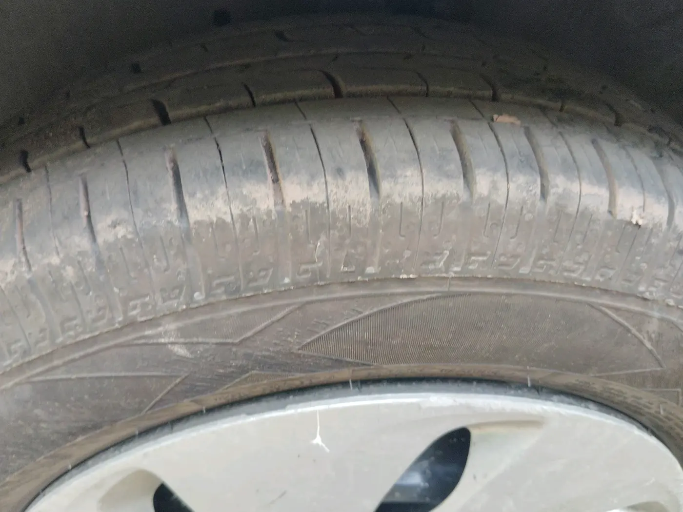 2015 Maruti Celerio VXI CNG, CNG, Manual, 1,04,893 km, tyre