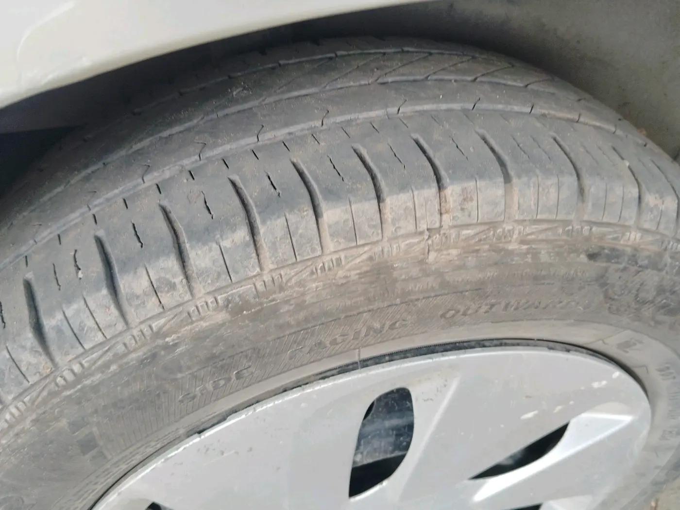 2015 Maruti Celerio VXI CNG, CNG, Manual, 1,04,893 km, tyre