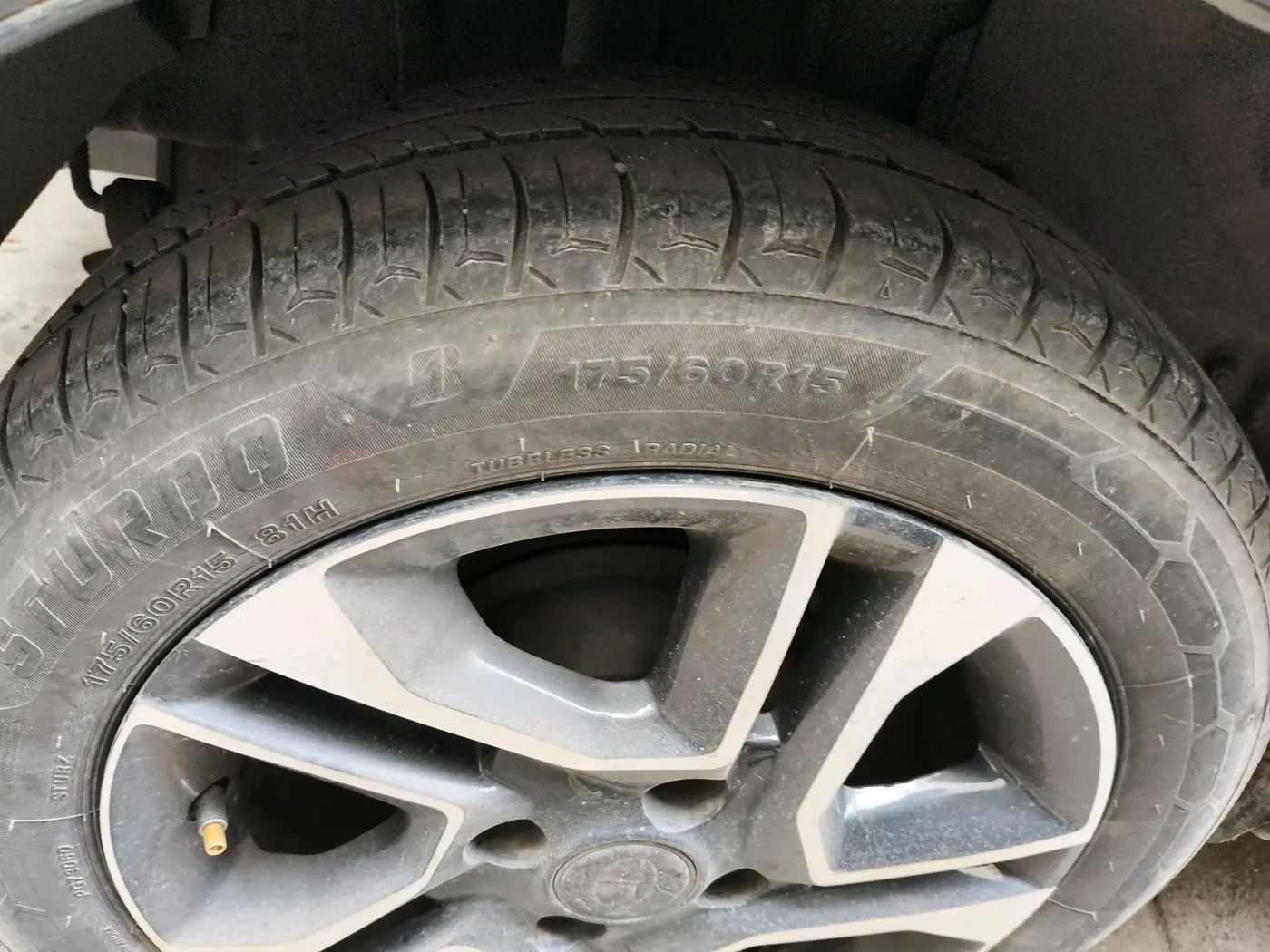 2021 Tata TIGOR XZA PLUS PETROL, Petrol, Automatic, 1,35,519 km, tyre