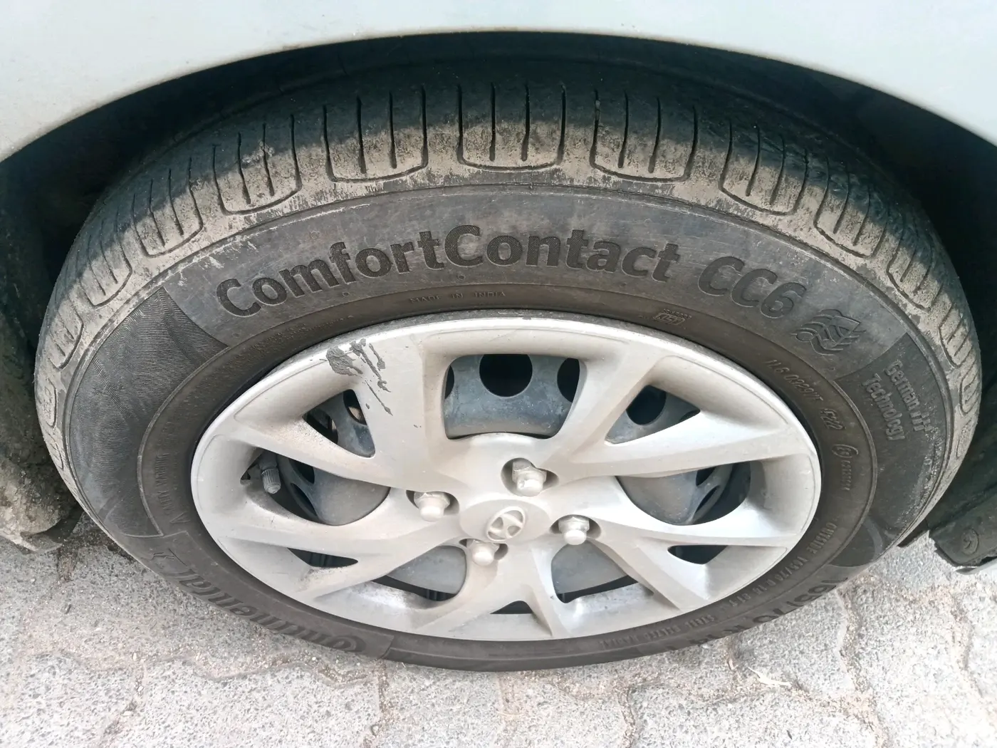 2017 Hyundai Grand i10 SPORTZ 1.2 KAPPA VTVT, Petrol, Manual, 42,001 km, tyre