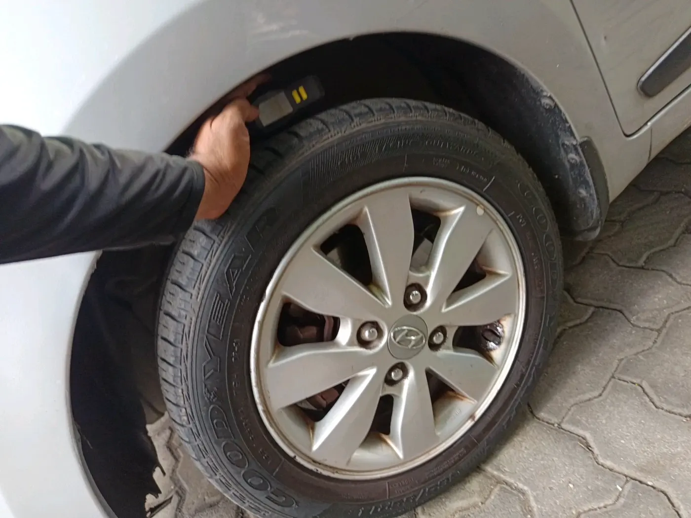 2014 Hyundai Xcent SX 1.2, Petrol, Manual, 61,385 km, tyre