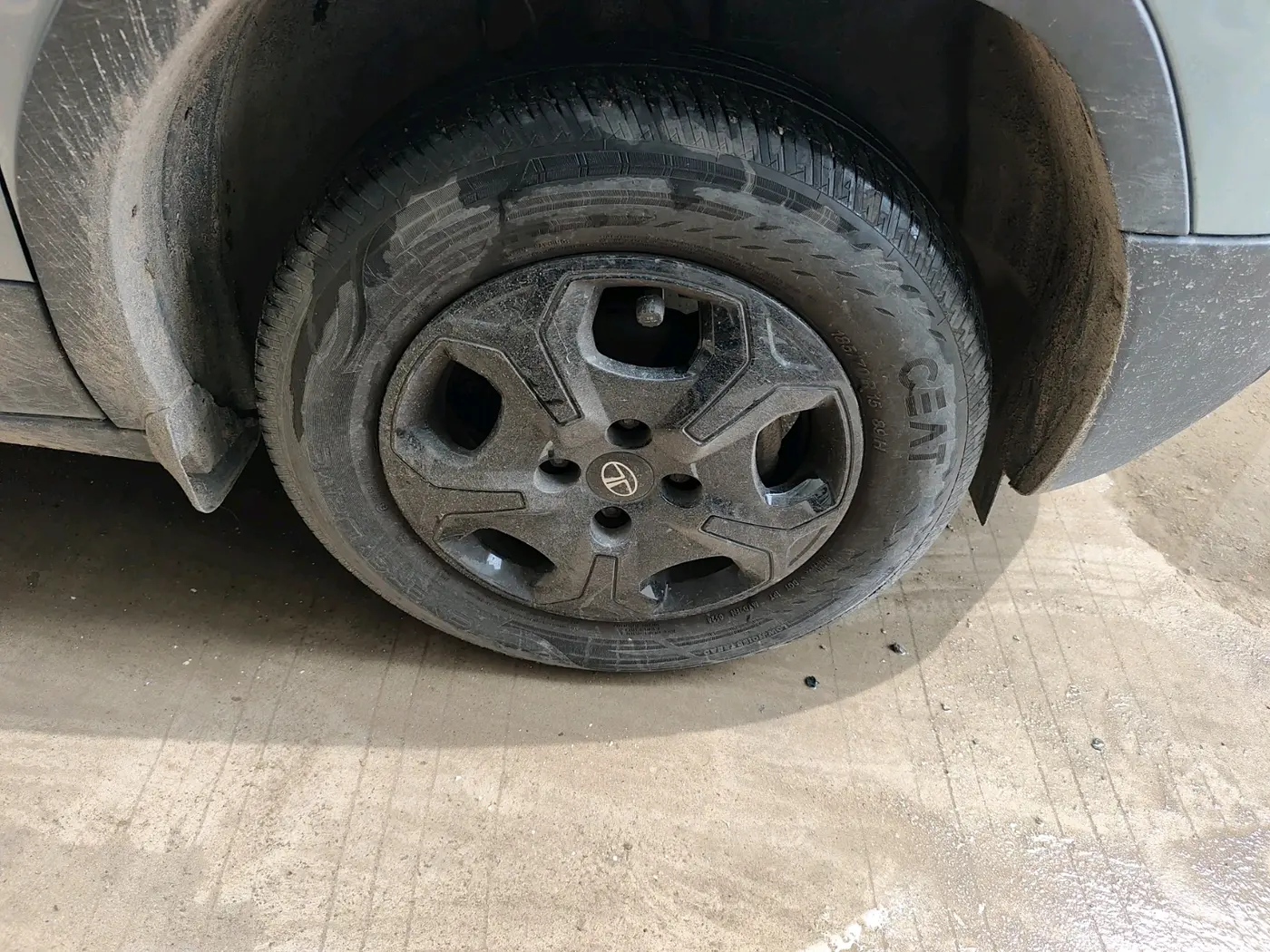 2024 Tata PUNCH ACCOMPLISHED MT CNG, CNG, Manual, 28,892 km, tyre