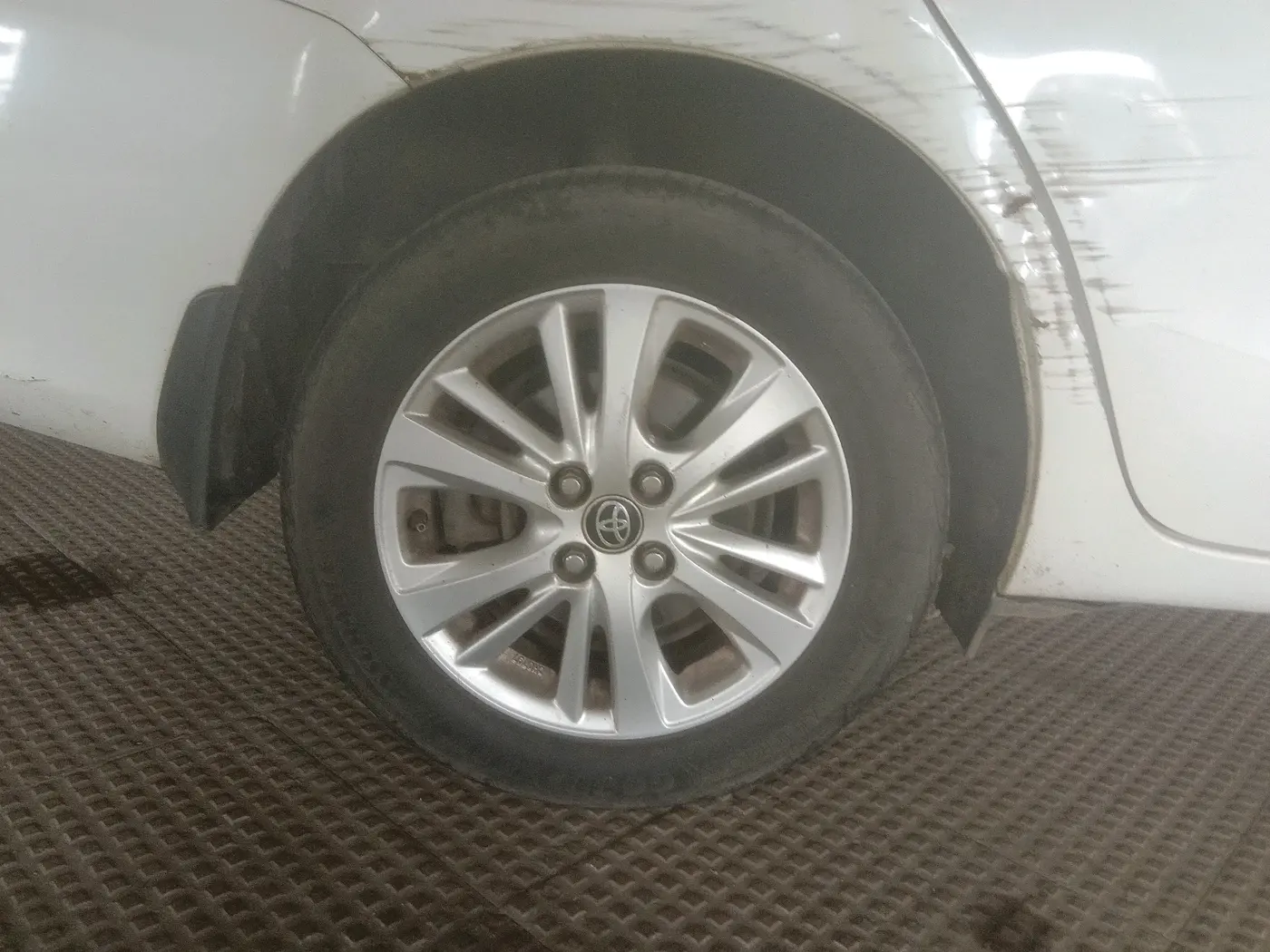 2018 Toyota YARIS VX CVT, Petrol, Automatic, 1,18,492 km, tyre